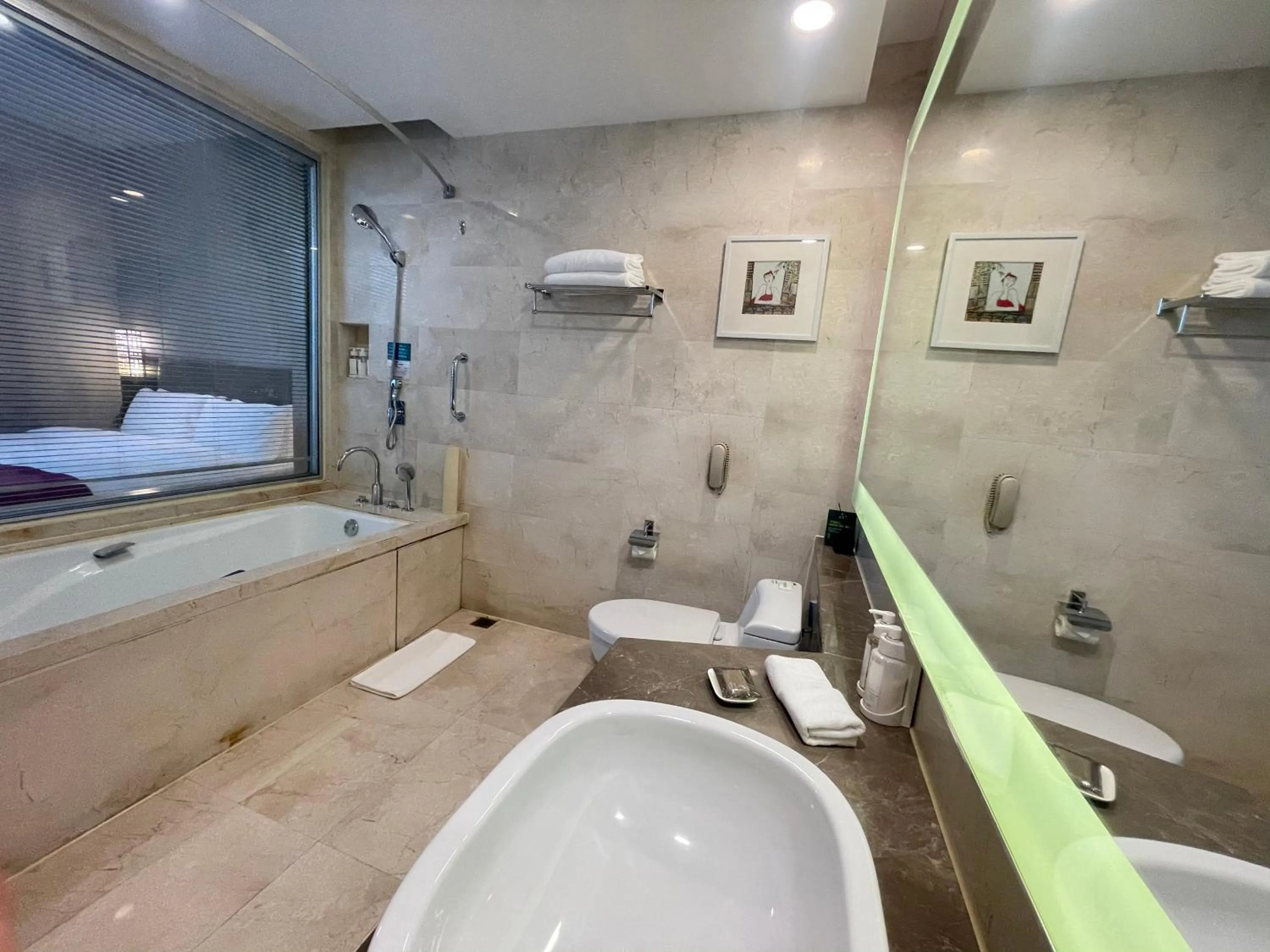 Bath in Holiday Inn Nanchang Riverside by IHG