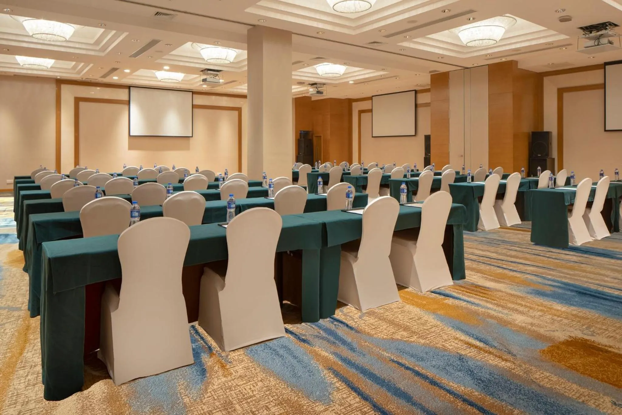 Meeting/conference room in Holiday Inn Nanchang Riverside by IHG
