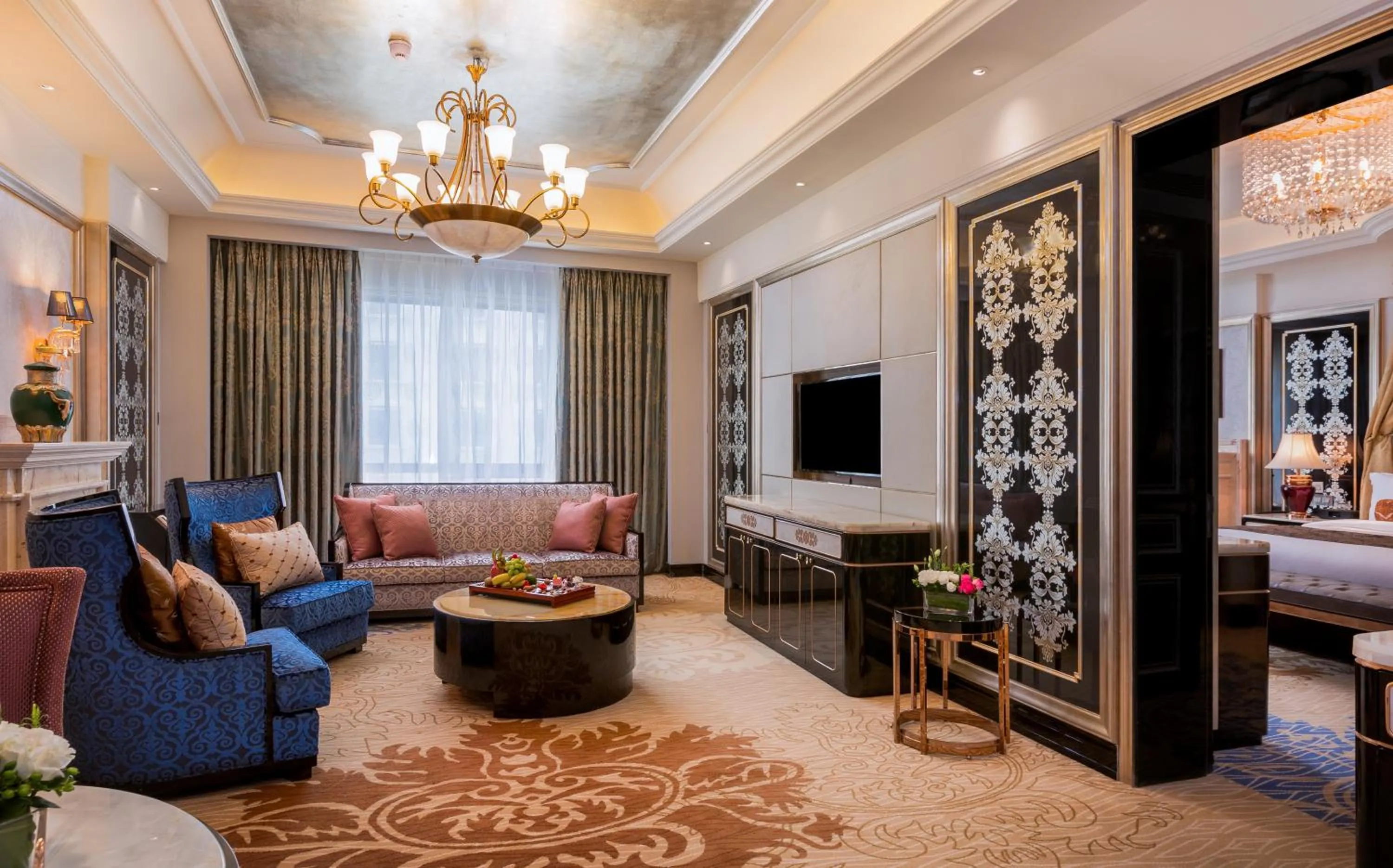 Living room in InterContinental Lhasa Paradise by IHG