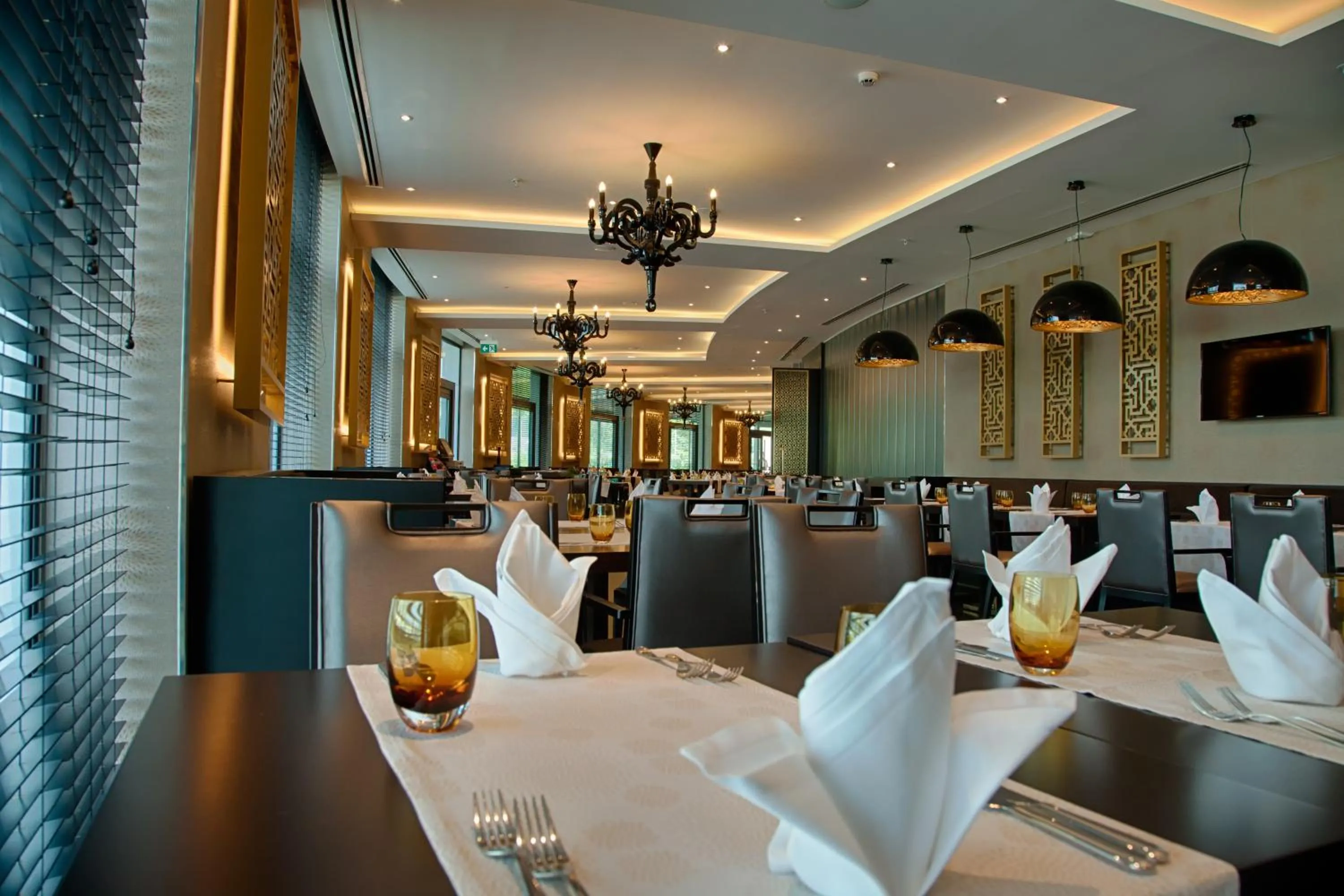 Restaurant/places to eat in Crowne Plaza Istanbul Oryapark by IHG
