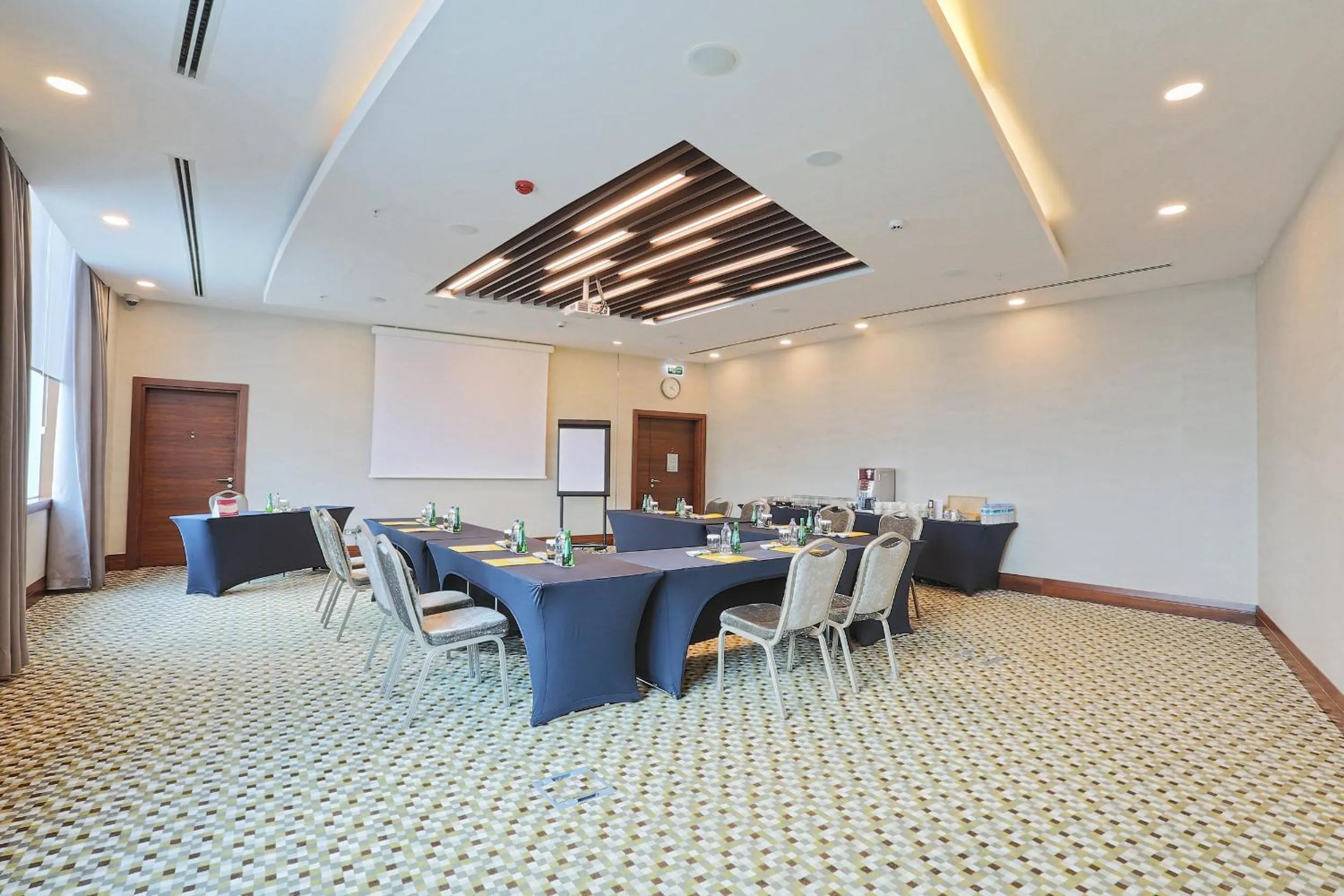 Meeting/conference room in Crowne Plaza Istanbul Oryapark by IHG