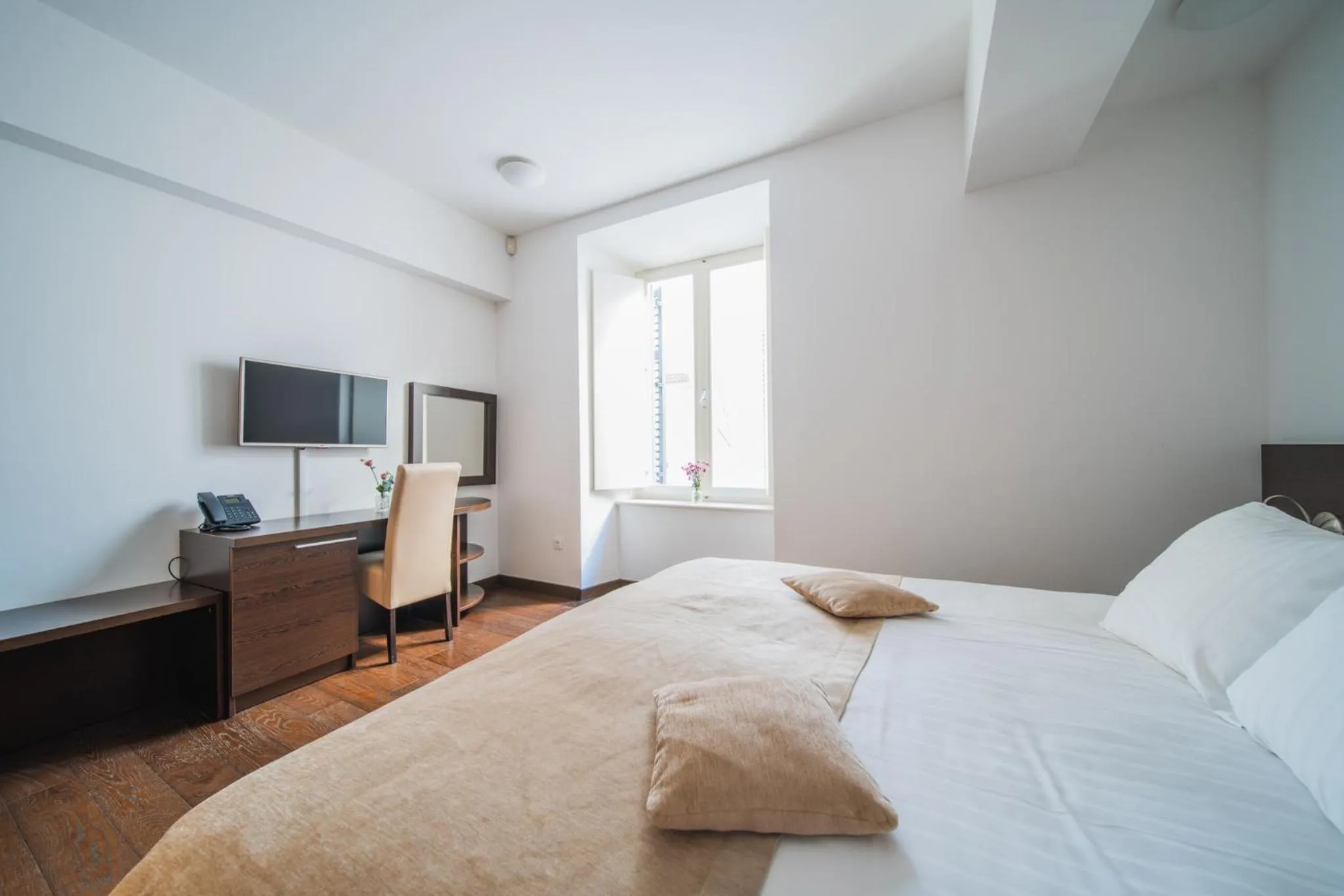 Bed in Celenga Apartments with free offsite parking