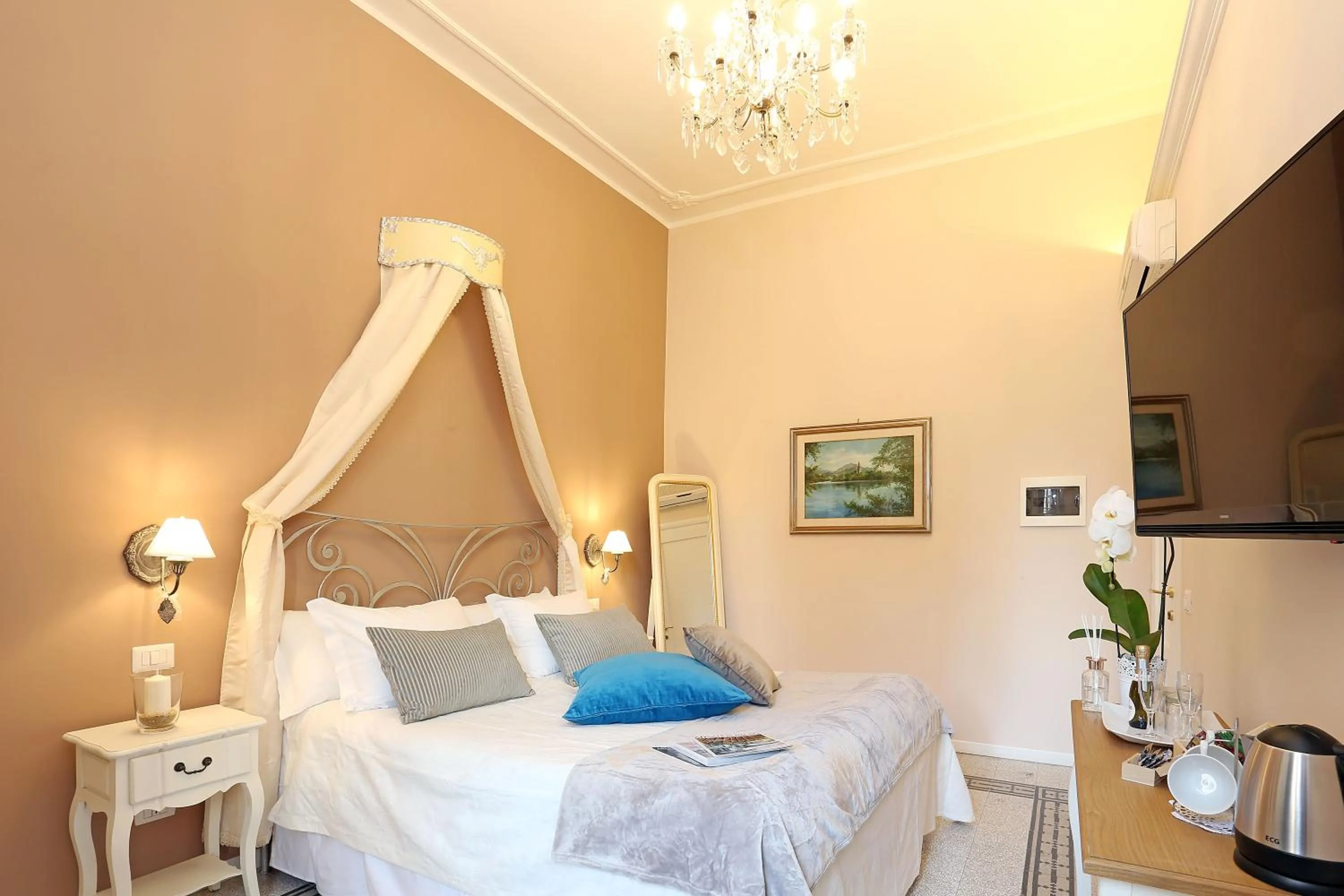 Bed in Liberty Rome Suites - Liberty Collection