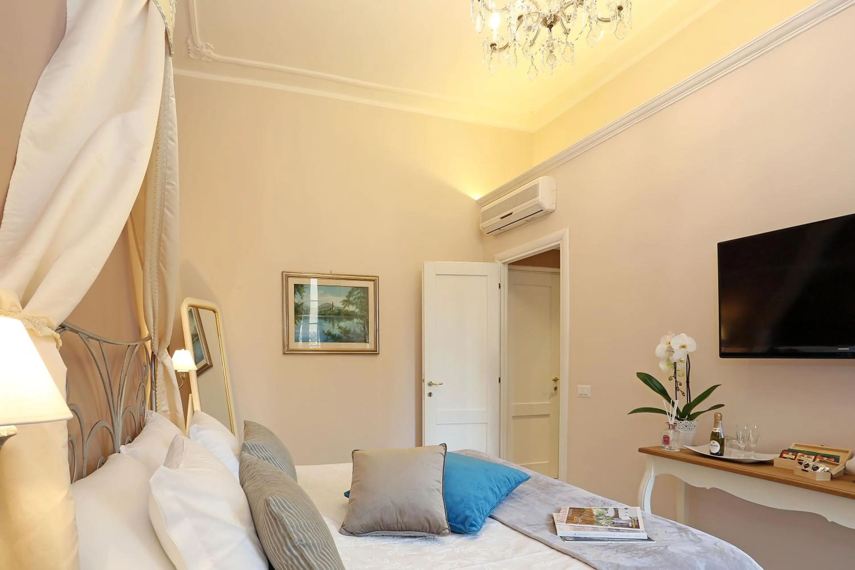 Bed in Liberty Rome Suites - Liberty Collection