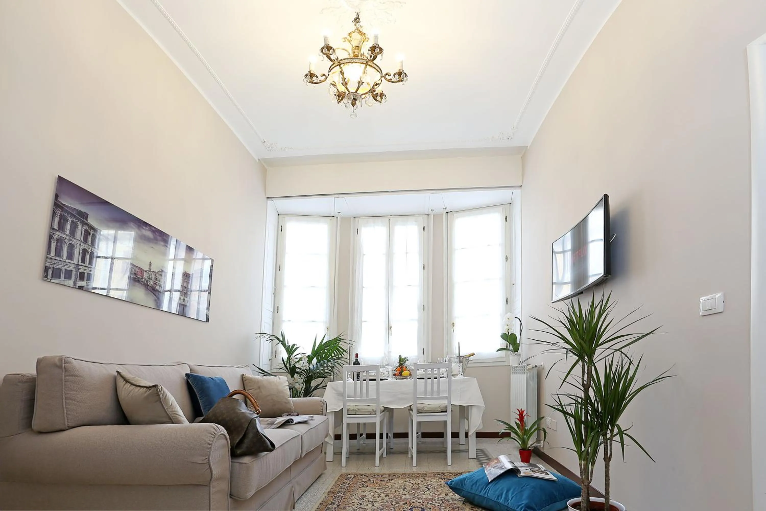 Communal lounge/ TV room in Liberty Rome Suites - Liberty Collection