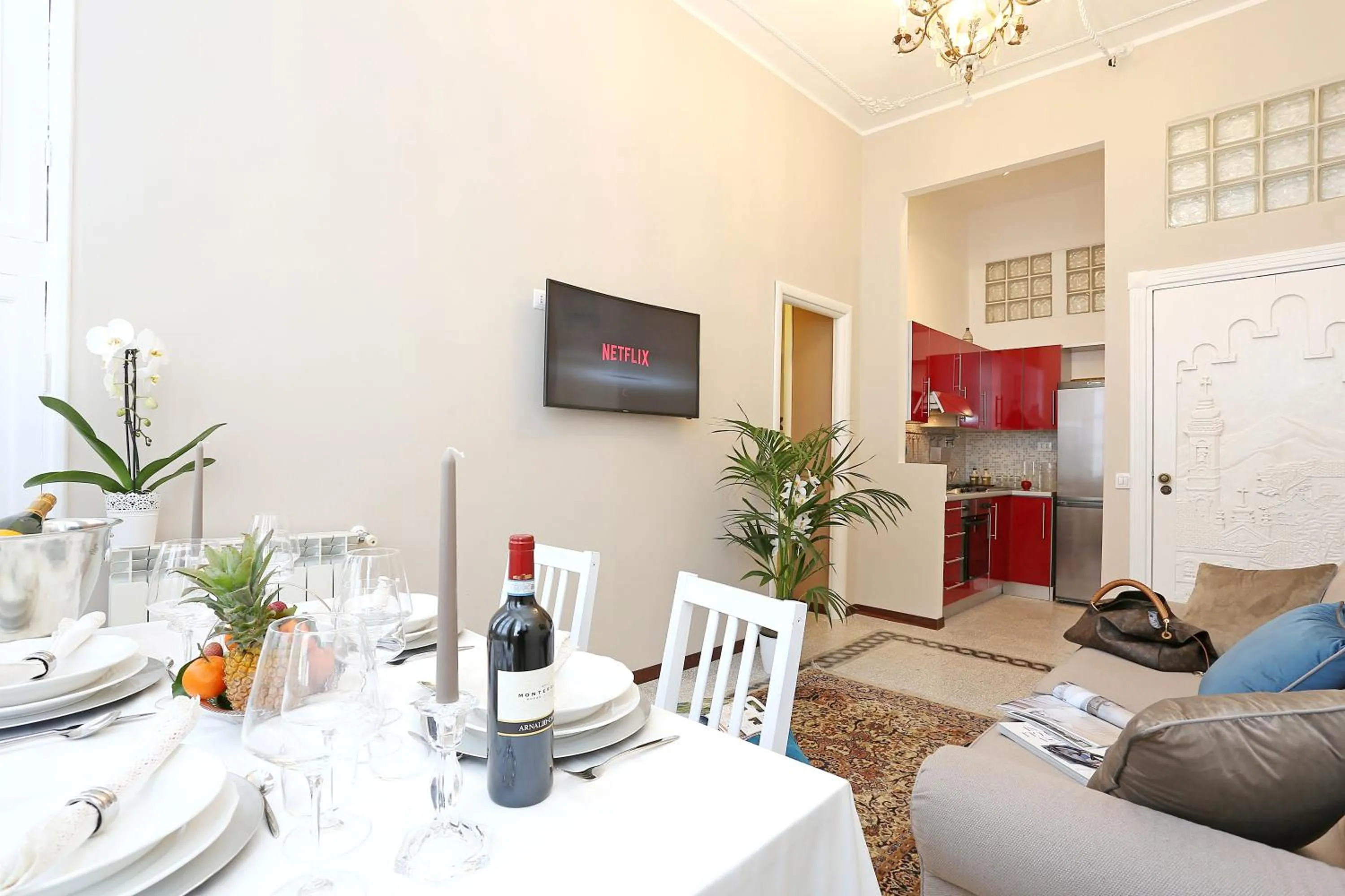 Communal lounge/ TV room in Liberty Rome Suites - Liberty Collection