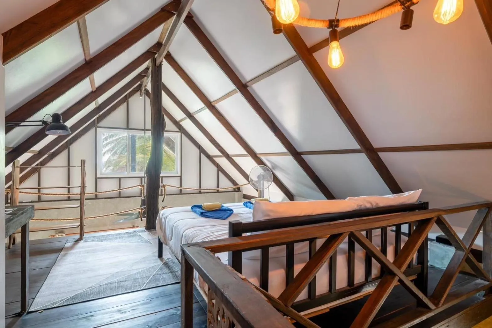 Photo of the whole room, Bed in Koh Pu Sea View Beach Resort