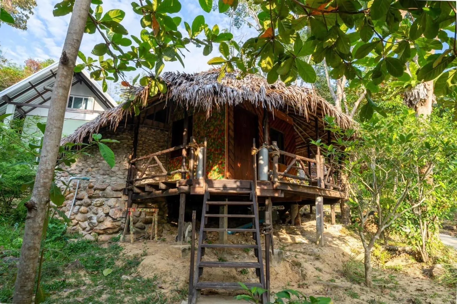 Property building in Koh Pu Sea View Beach Resort