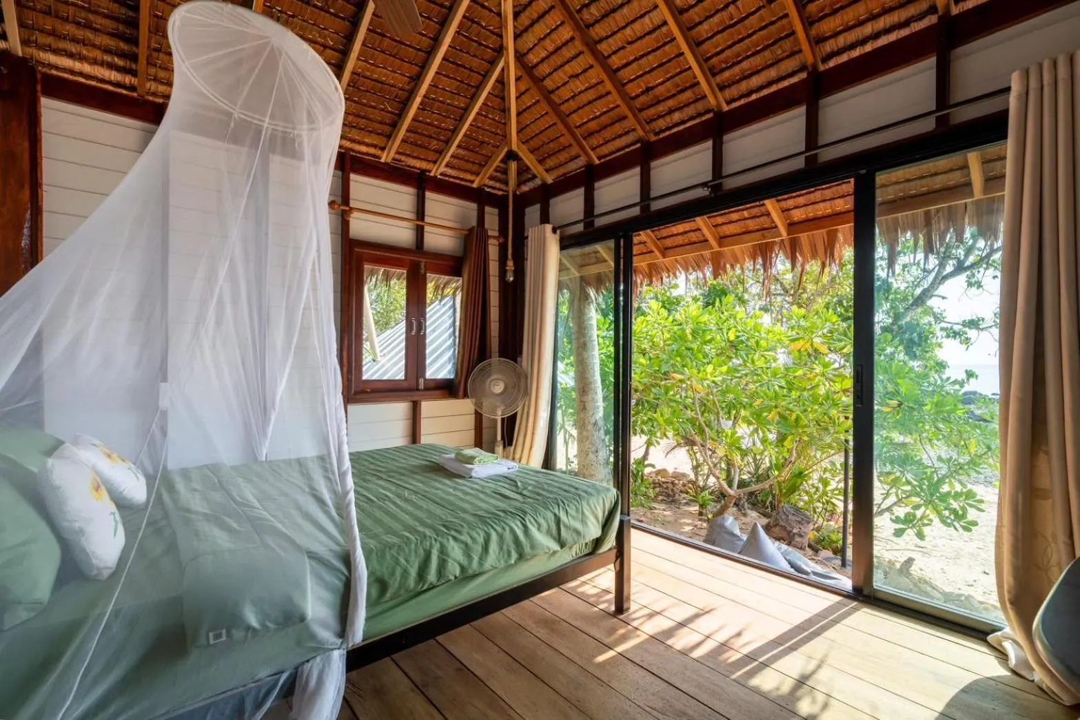 Bed in Koh Pu Sea View Beach Resort