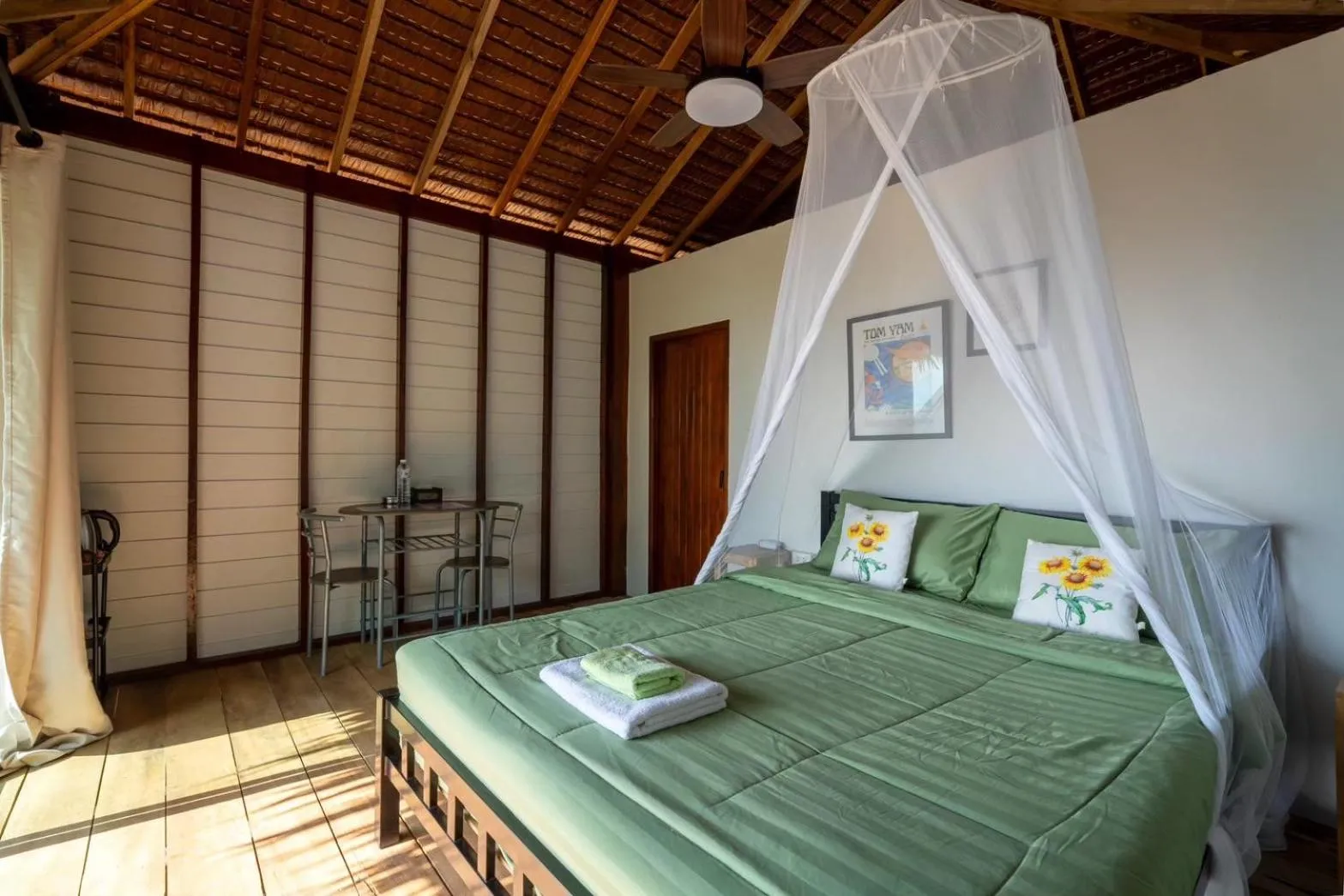 Photo of the whole room, Bed in Koh Pu Sea View Beach Resort