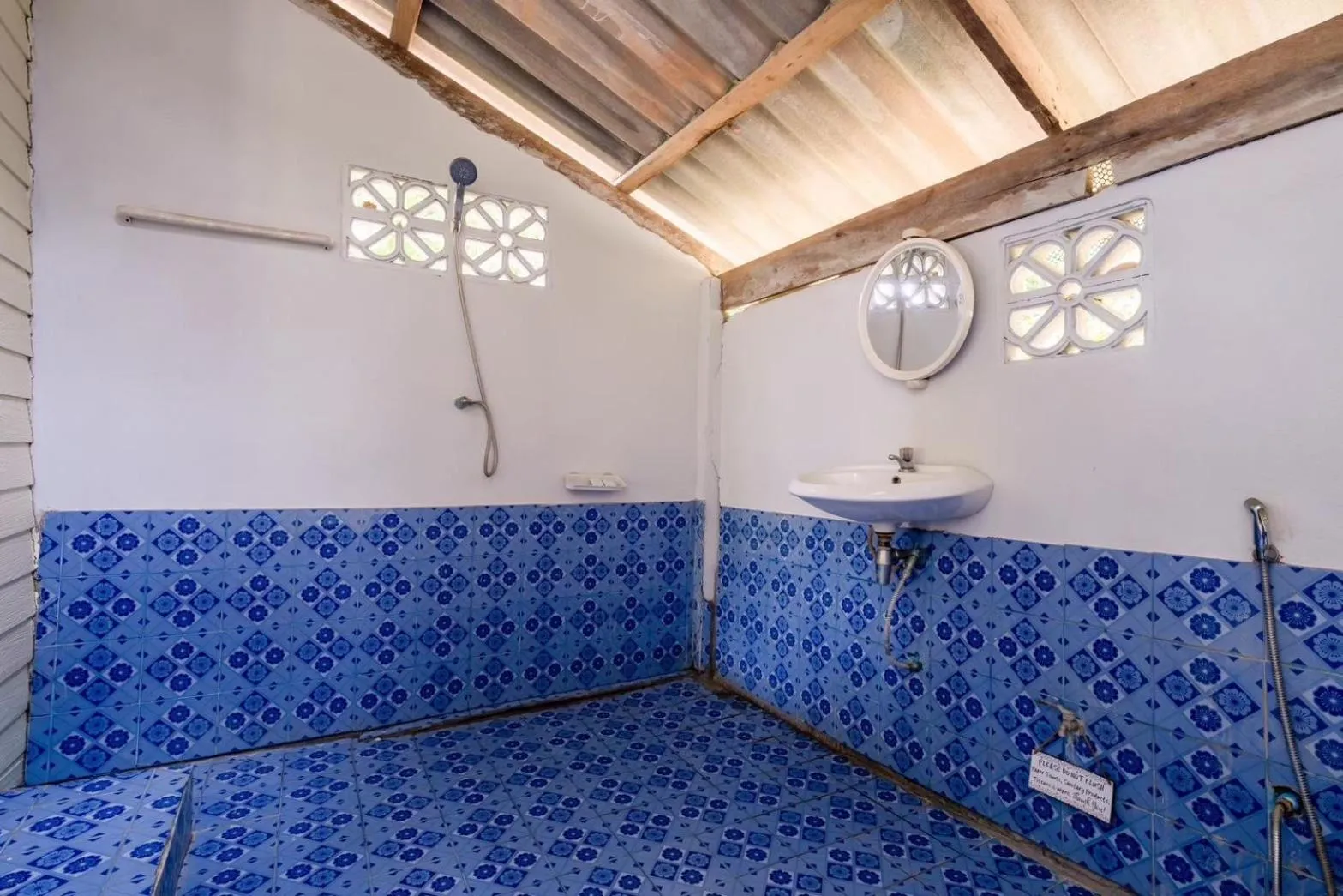 Bathroom in Koh Pu Sea View Beach Resort