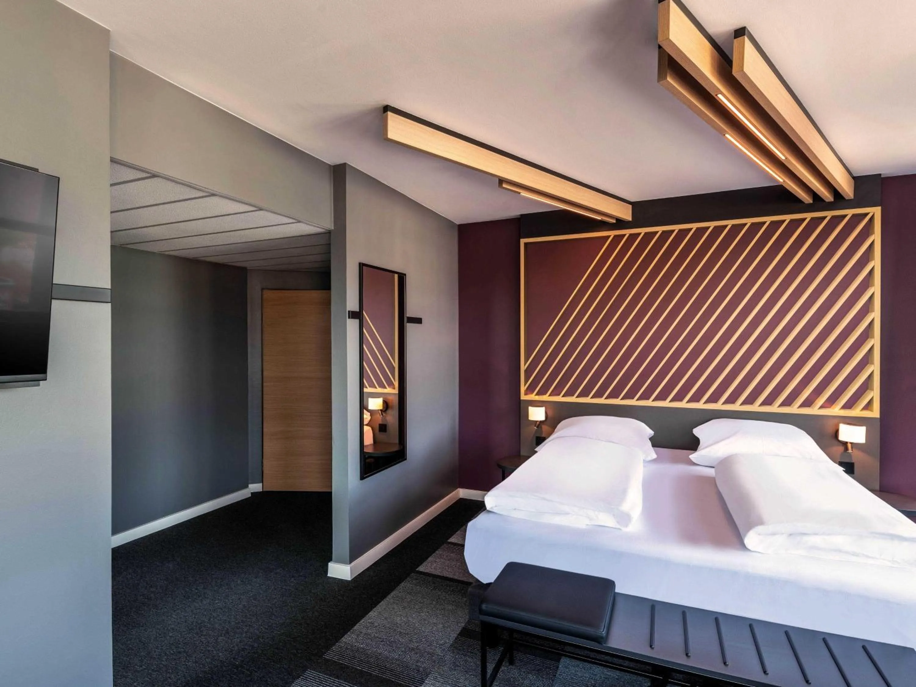 Photo of the whole room, Bed in B&B Hotel Lübeck-Hbf