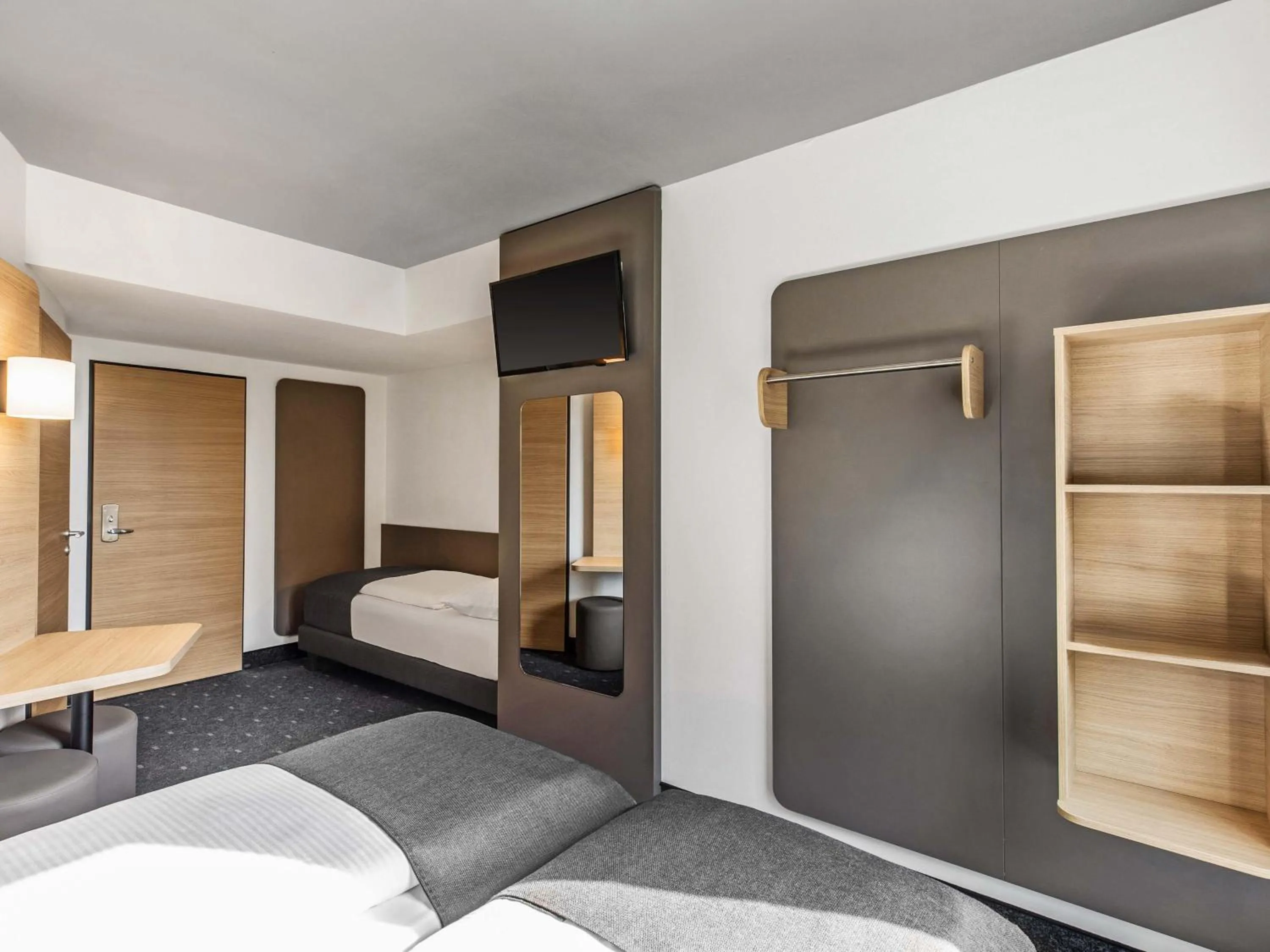 Photo of the whole room, Bed in B&B Hotel Lübeck-Hbf