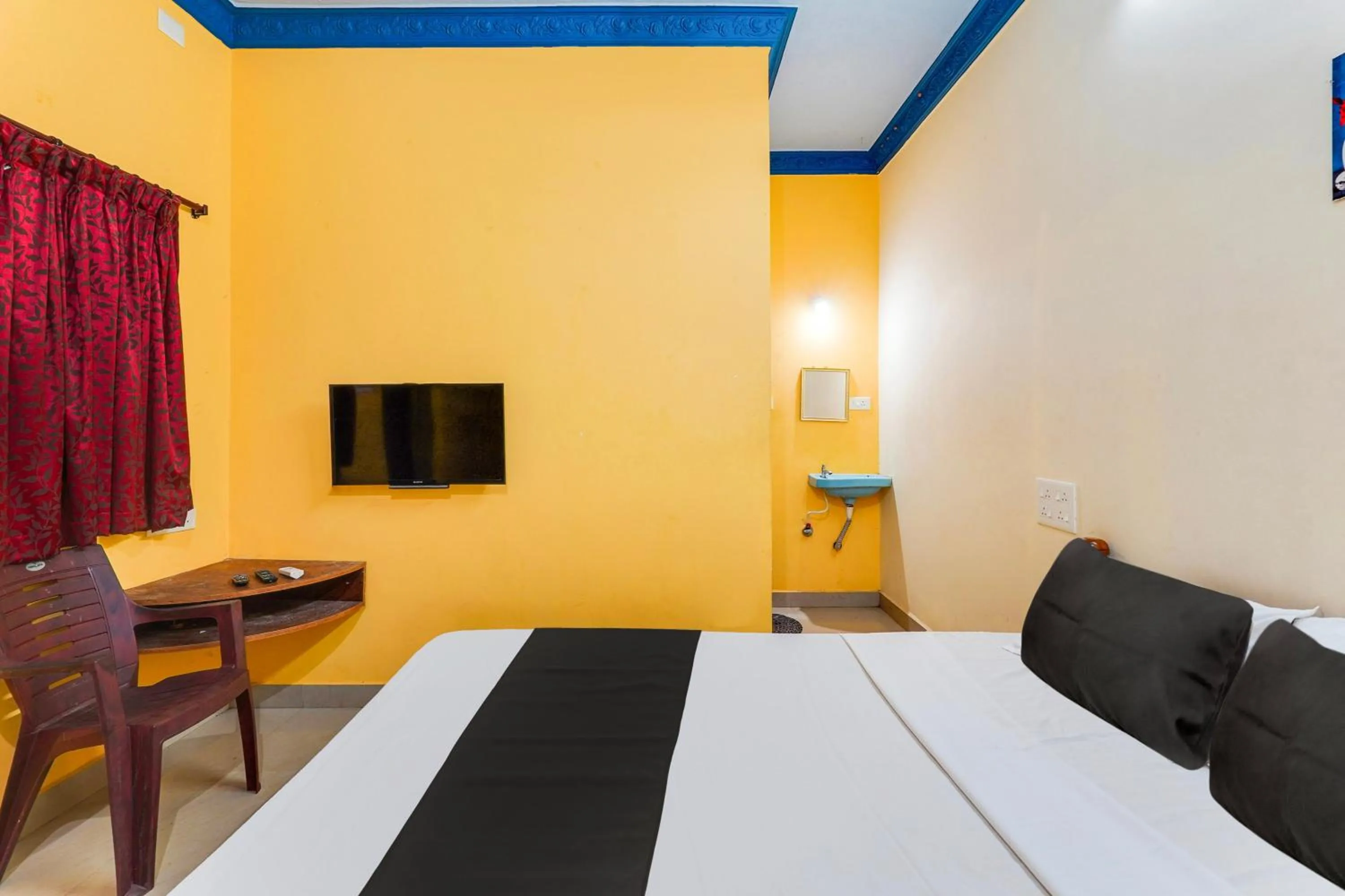 Bedroom, Bed in Hotel O Raghul Residency