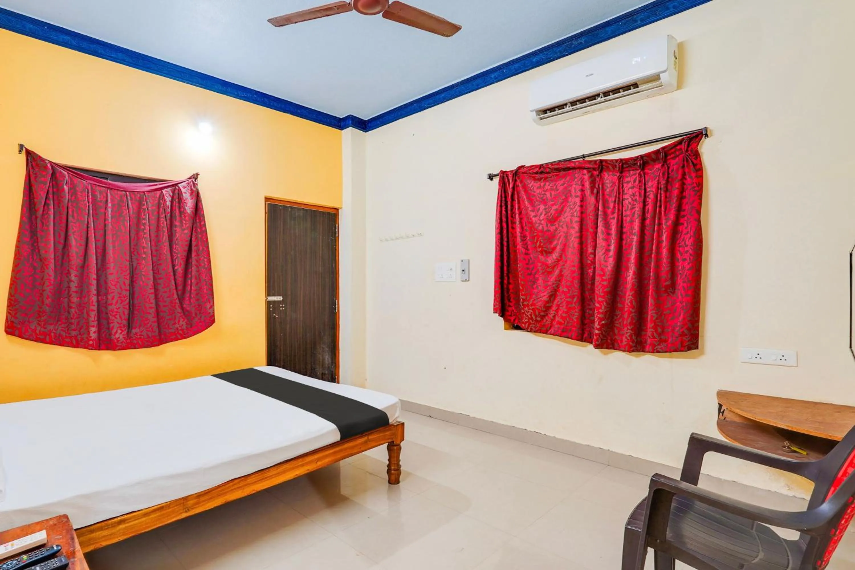 Bedroom, Bed in Hotel O Raghul Residency