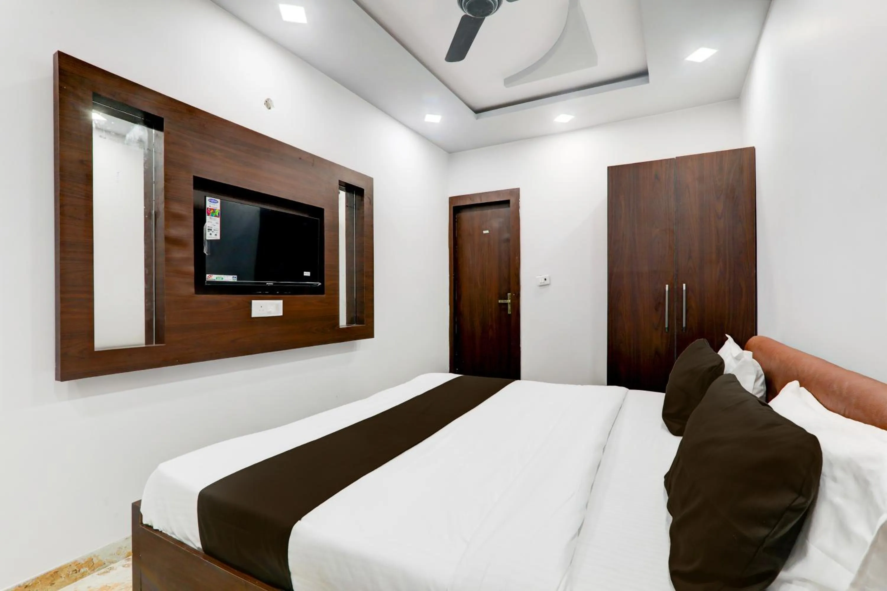 Bedroom, Bed in Hotel O Star Inn Hotel