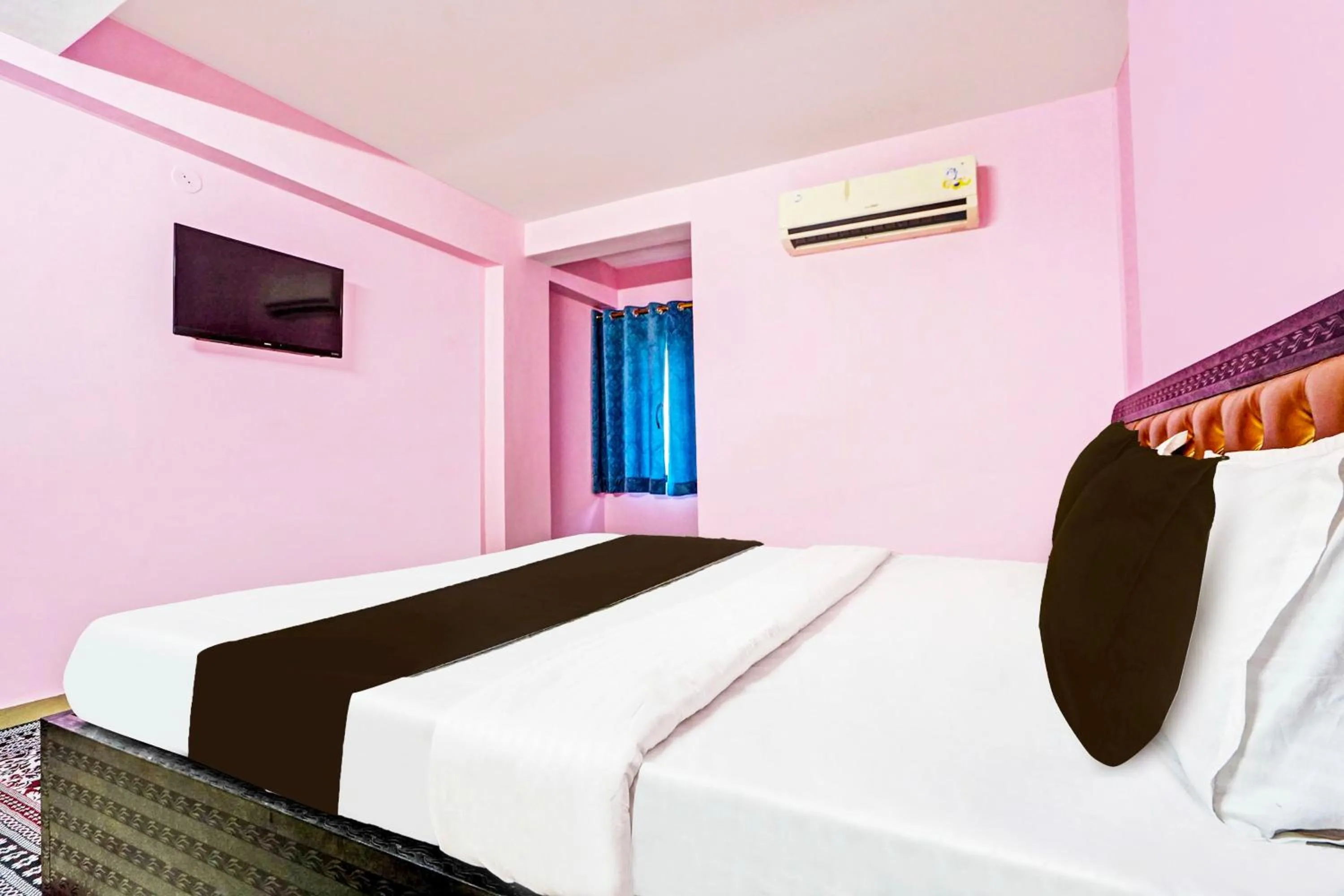 Bedroom, Bed in Hotel O Trinetra Inn