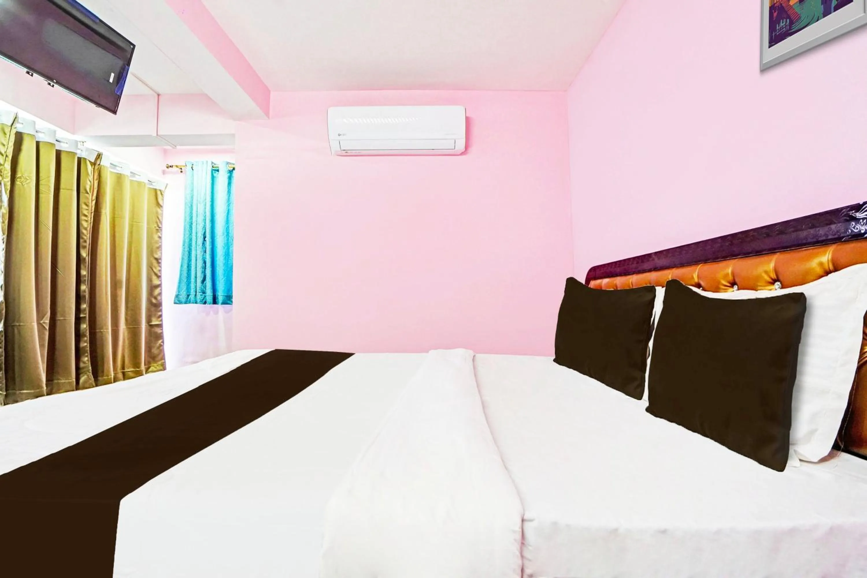 Bedroom, Bed in Hotel O Trinetra Inn