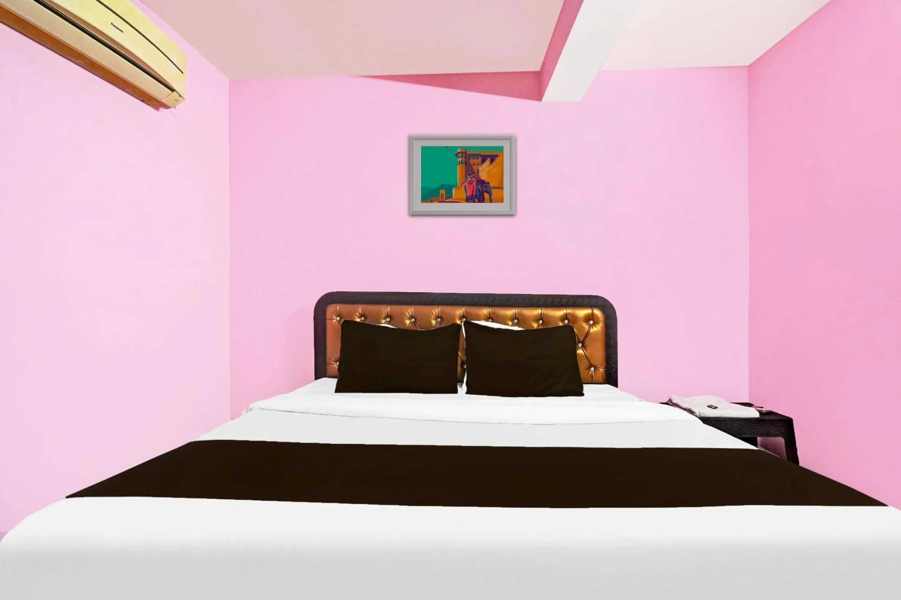 Bedroom, Bed in Hotel O Trinetra Inn