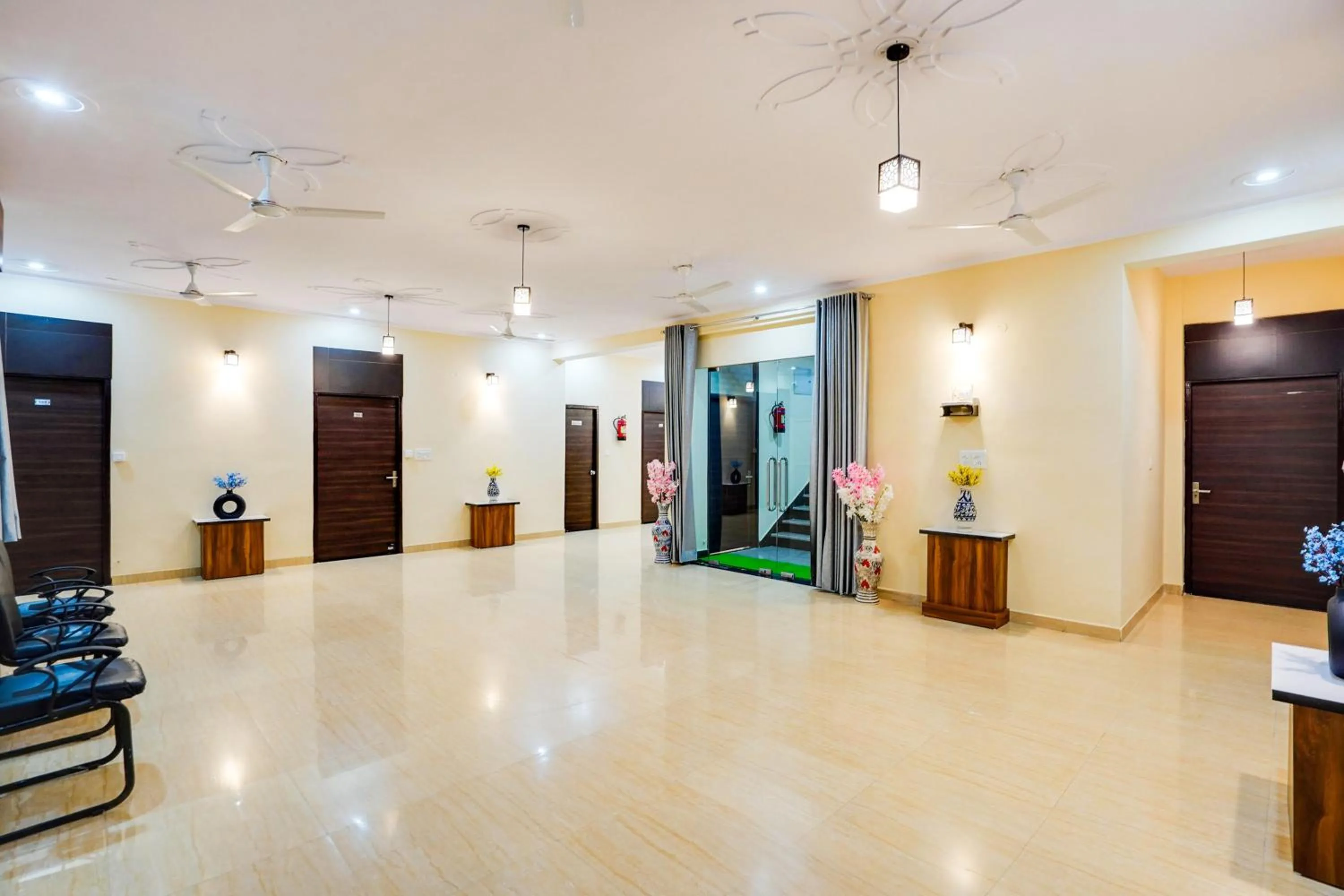 Lobby or reception in Collection O Hotel Villa Vista