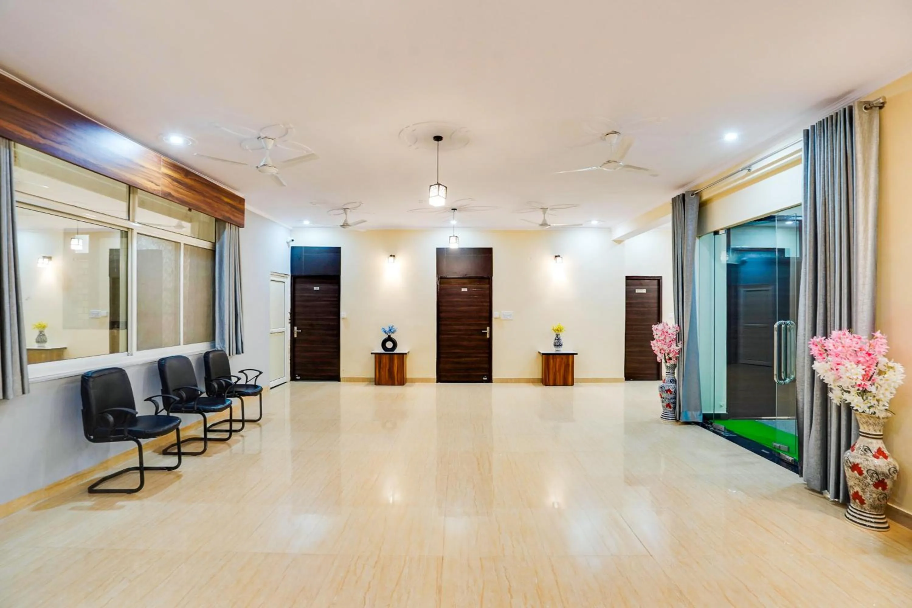 Lobby or reception in Collection O Hotel Villa Vista