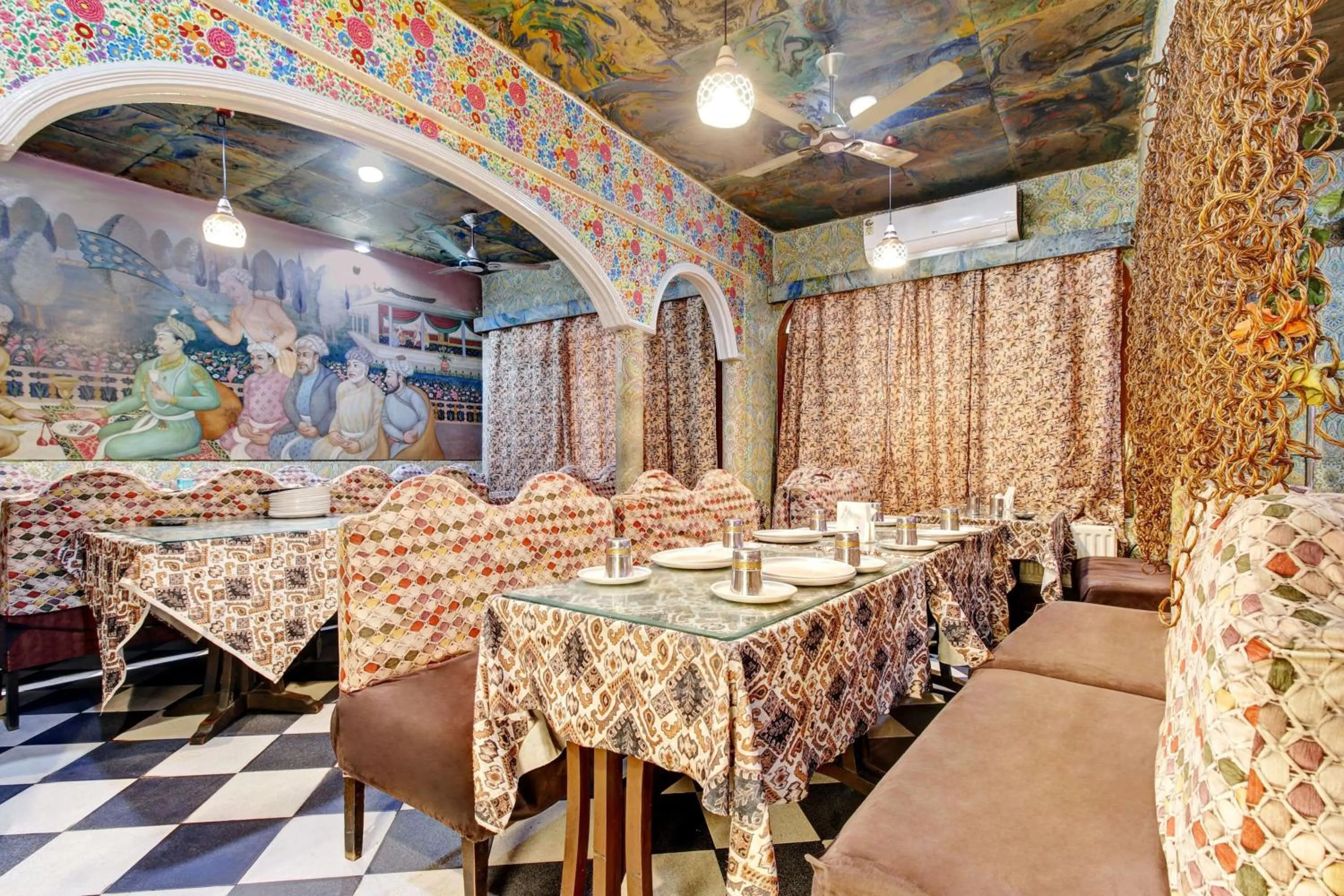 Dining area in Hotel O Residency Road Srinagar