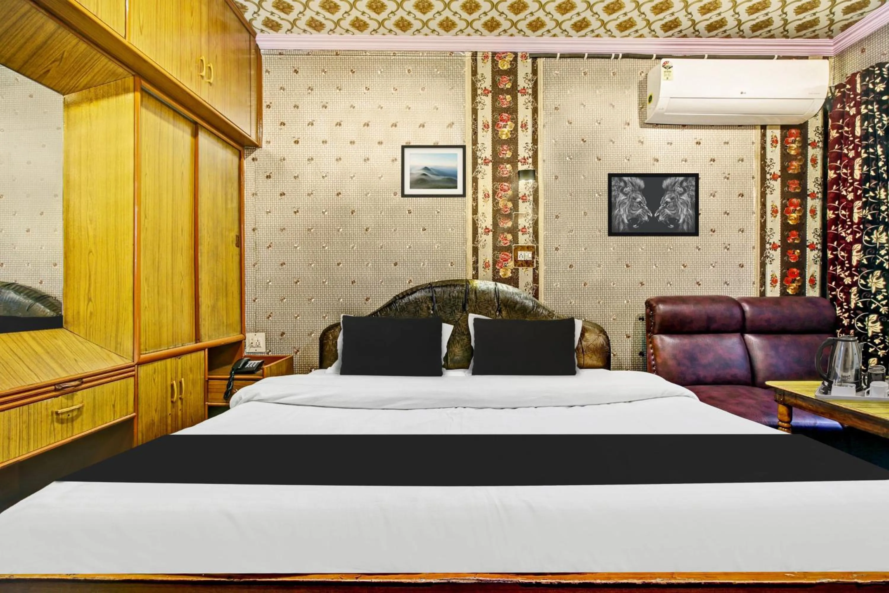 Bedroom, Bed in Hotel O Residency Road Srinagar