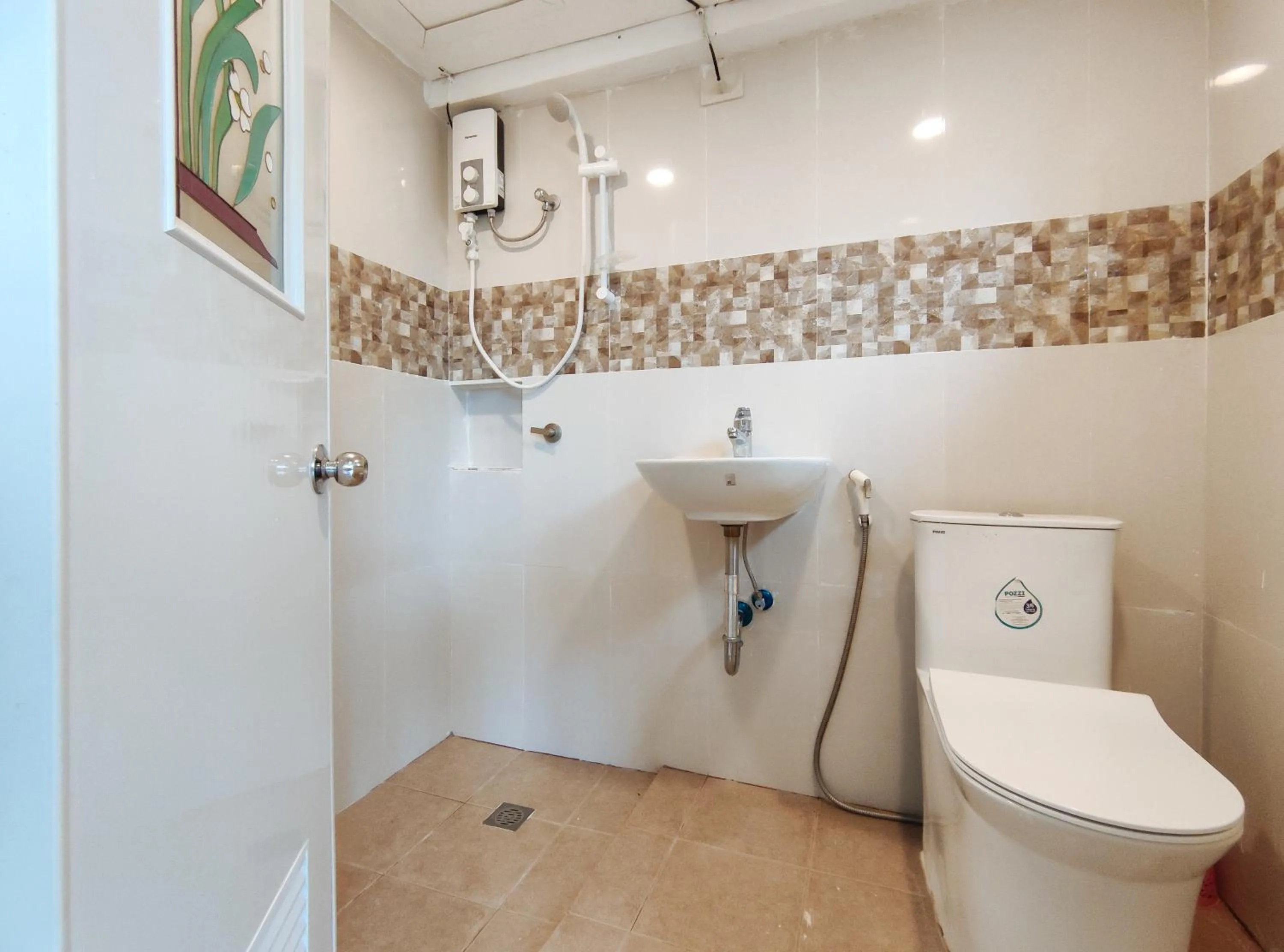 Shower in RedDoorz @ Monterrazas Village Homestay Baguio