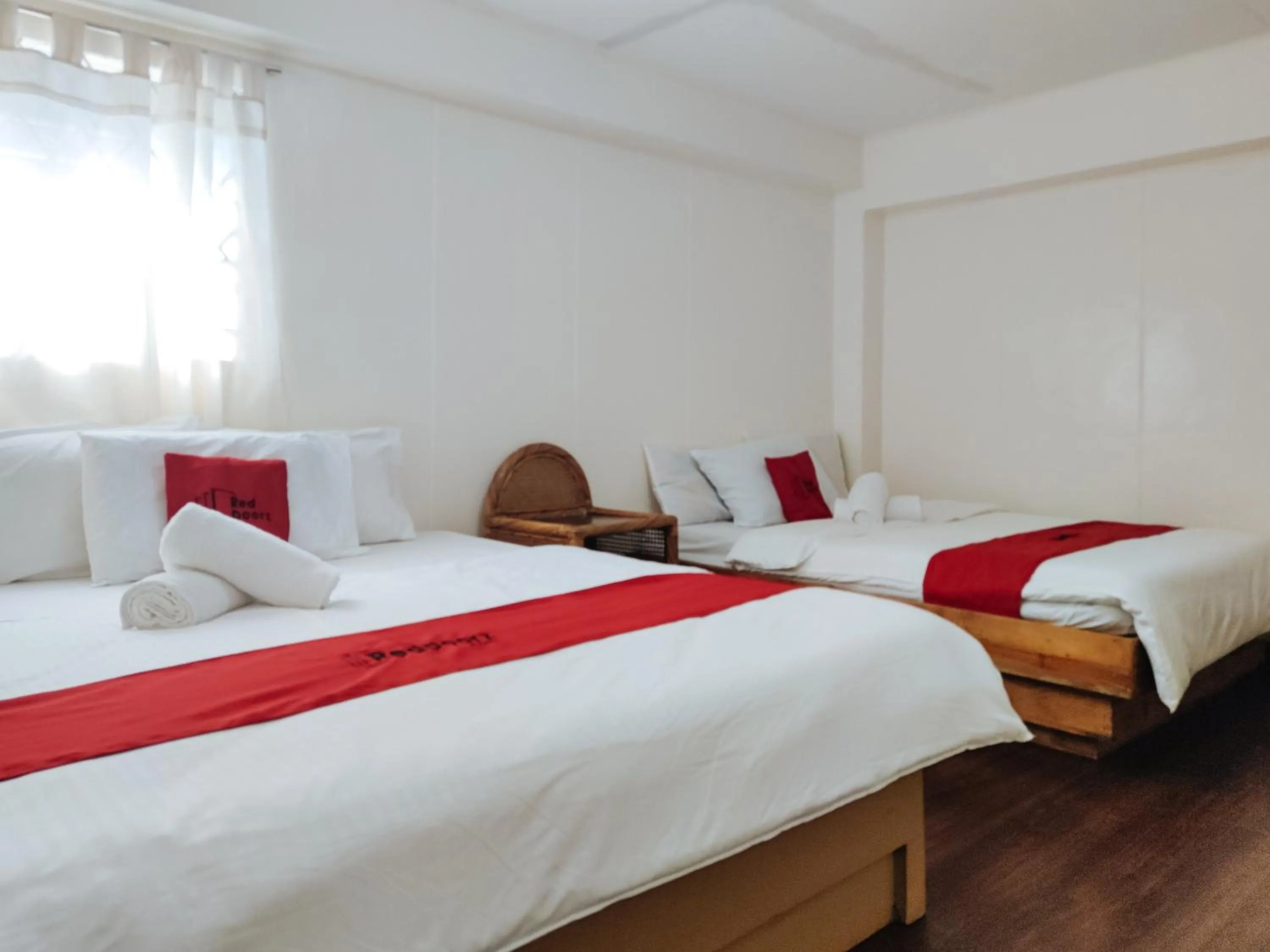 Photo of the whole room, Bed in RedDoorz @ Monterrazas Village Homestay Baguio