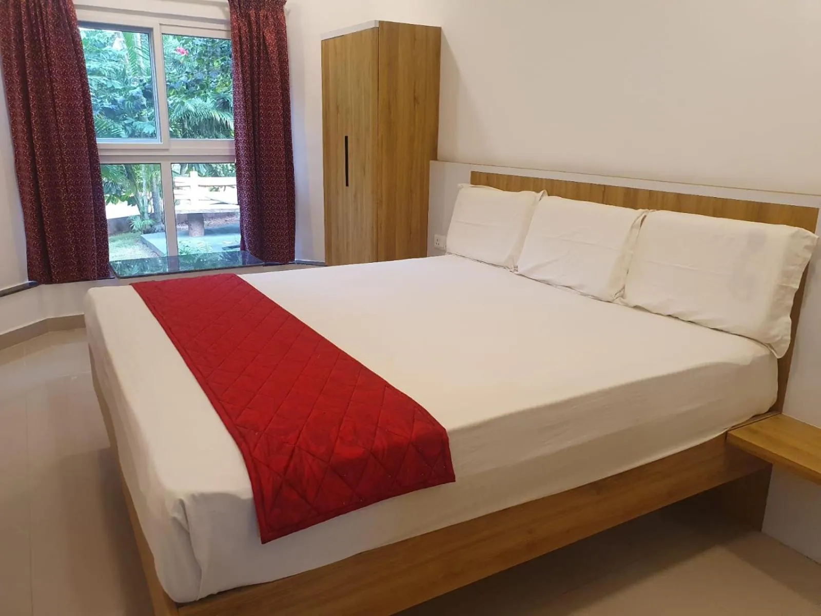 Bedroom, Bed in Peters Park