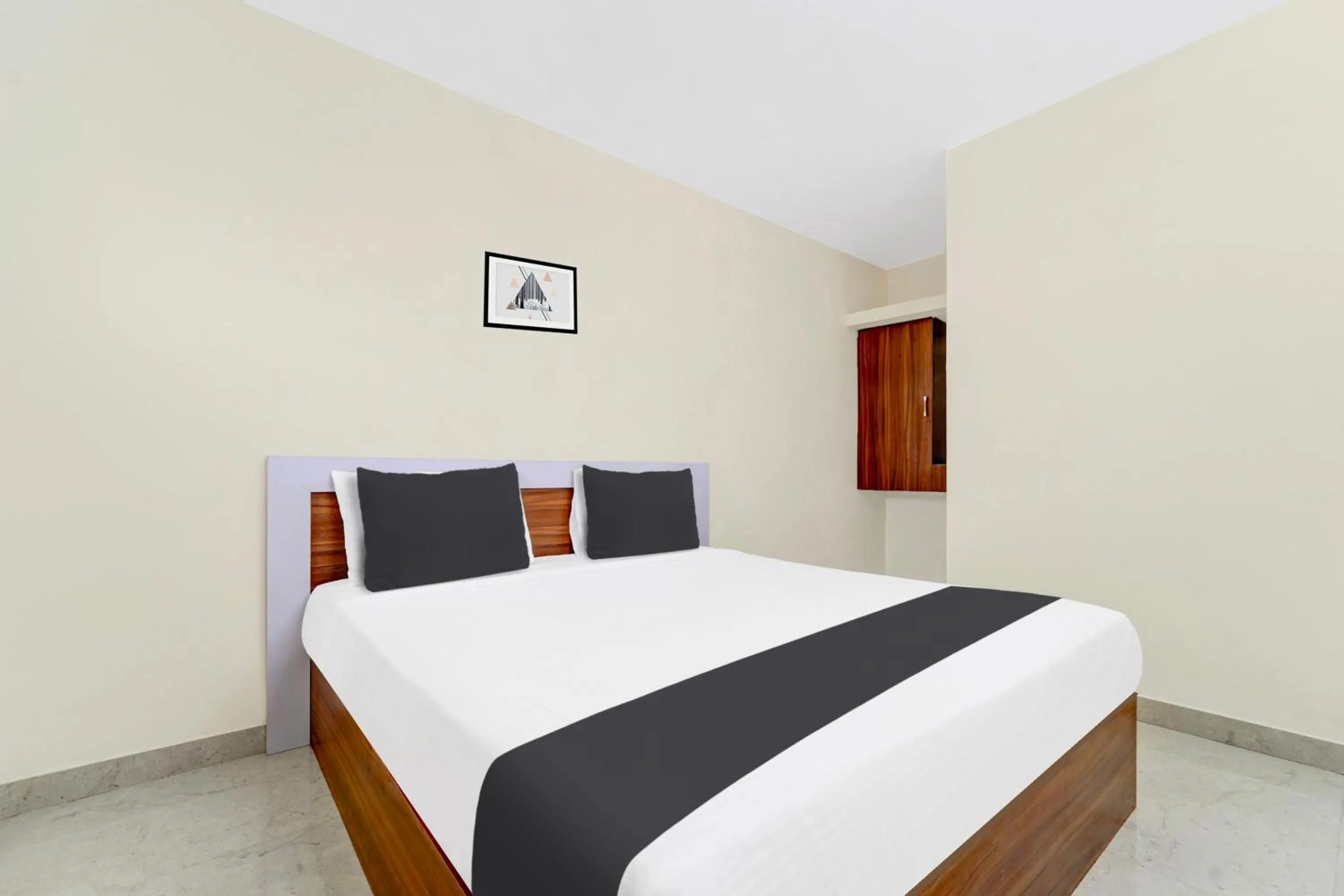 Bedroom, Bed in Super Hotel O Avinashi Road Coimbatore