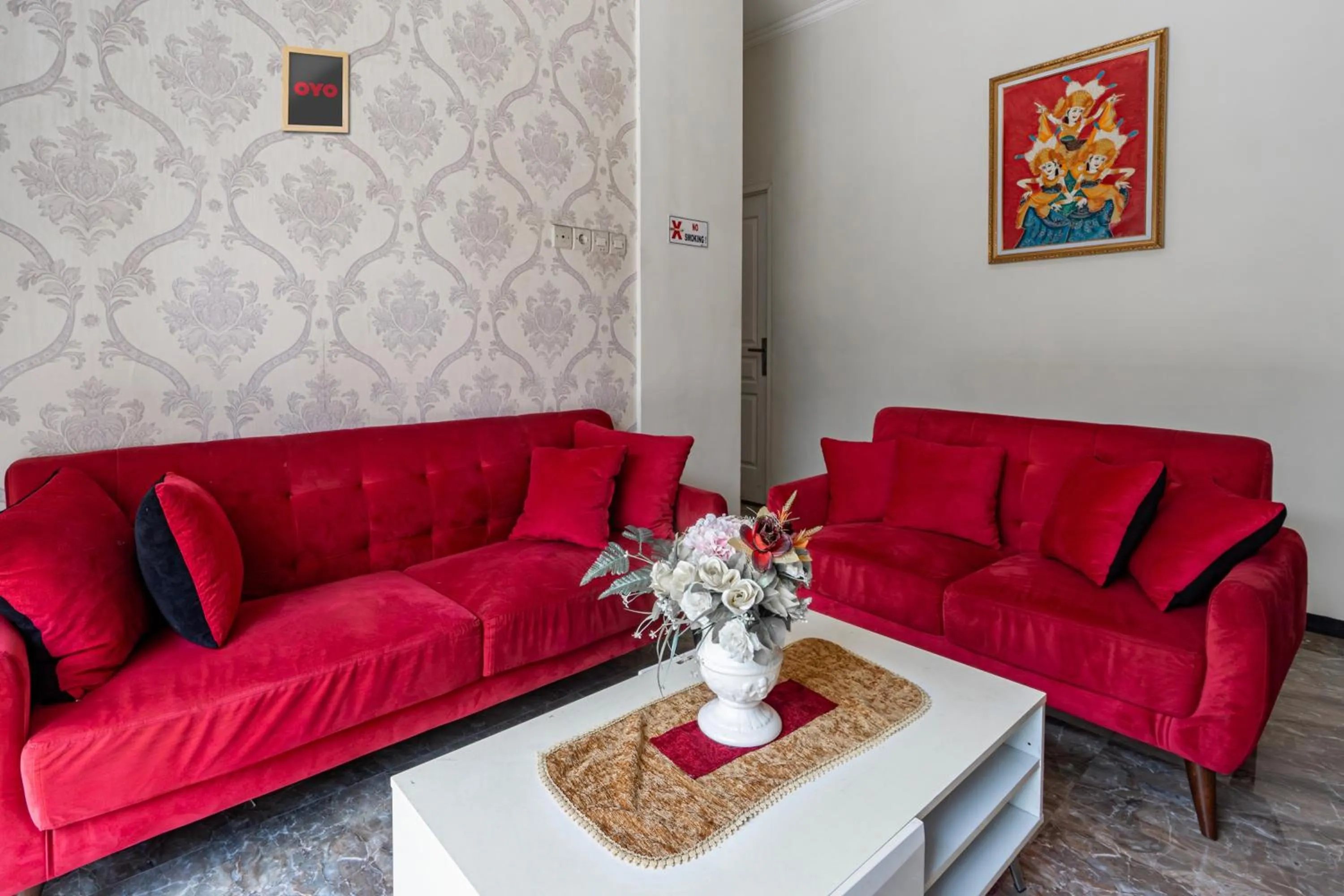 Lobby or reception in Hotel O Bidara Guest House Syariah