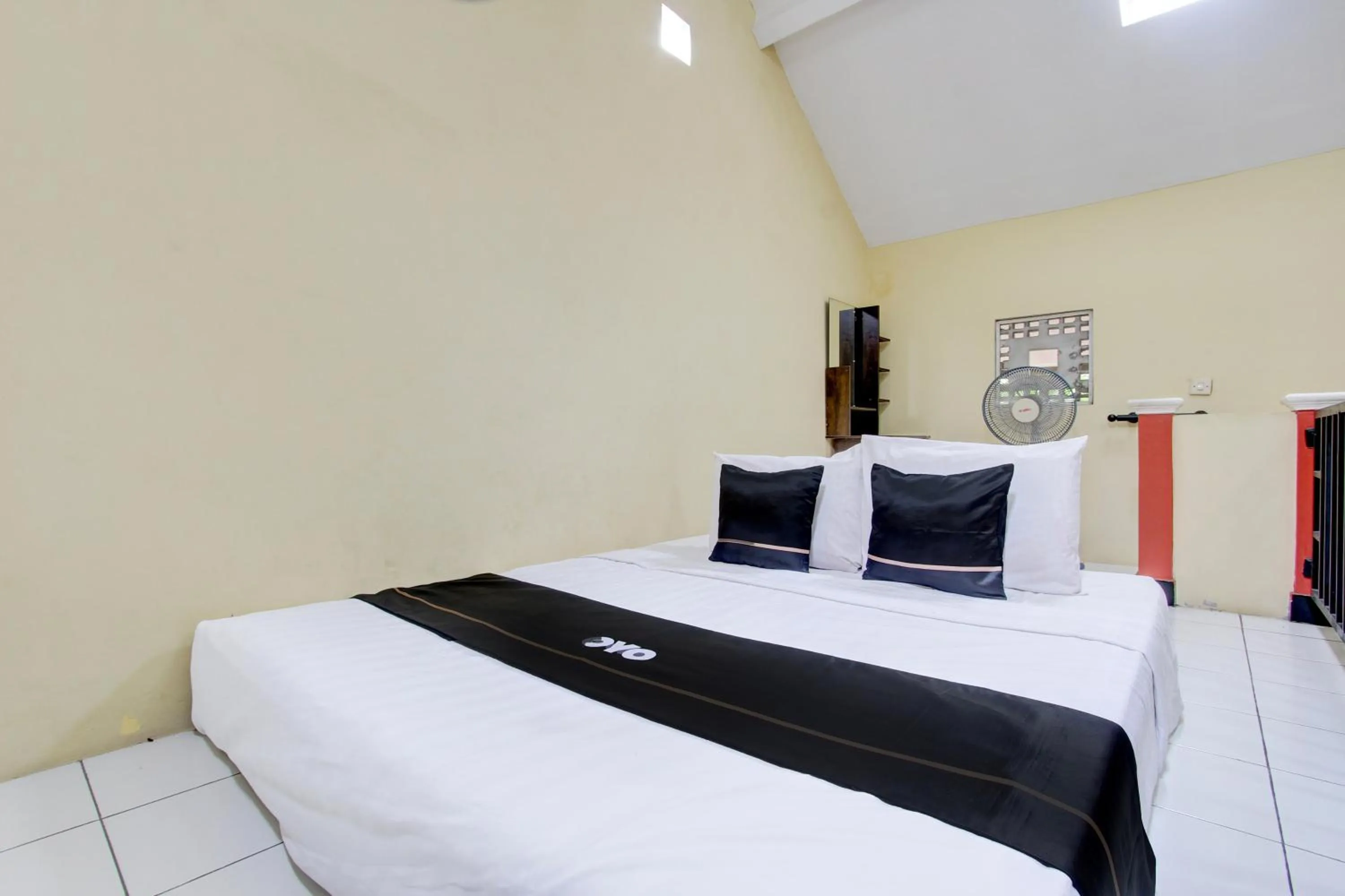 Bedroom in Capital O 93716 Family Guesthouse Syariah