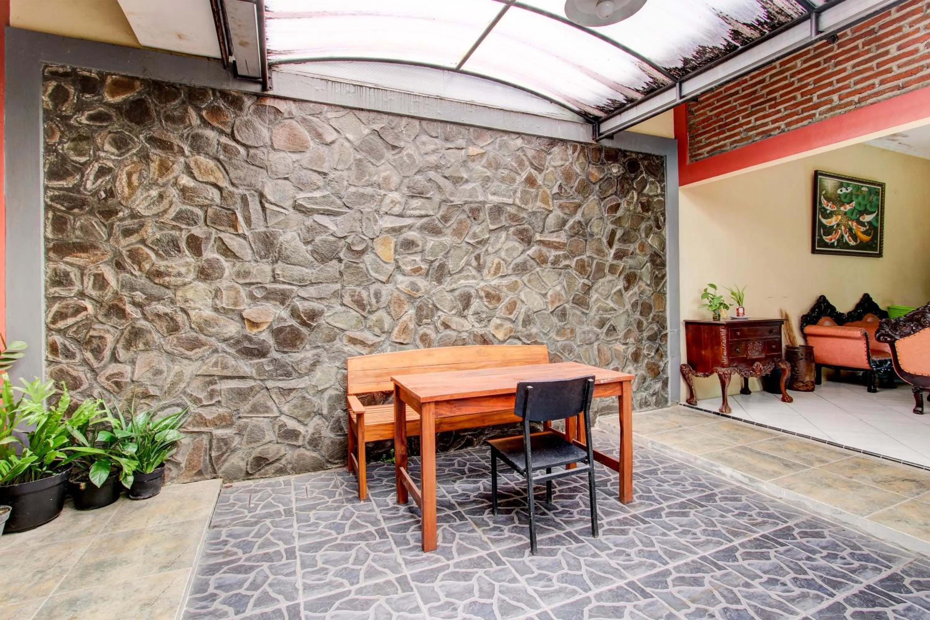 Lobby or reception in Capital O 93716 Family Guesthouse Syariah