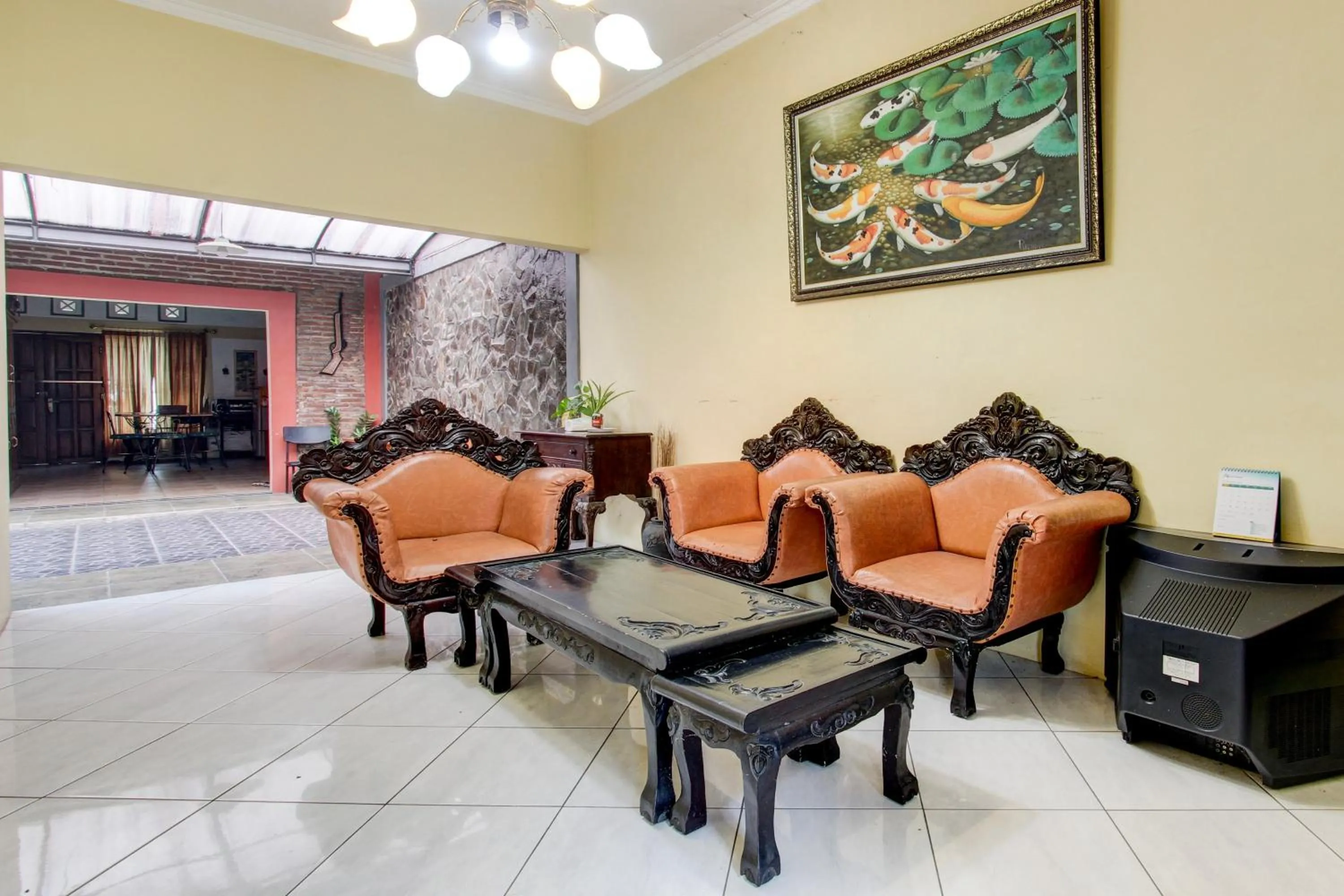 Lobby or reception in Capital O 93716 Family Guesthouse Syariah