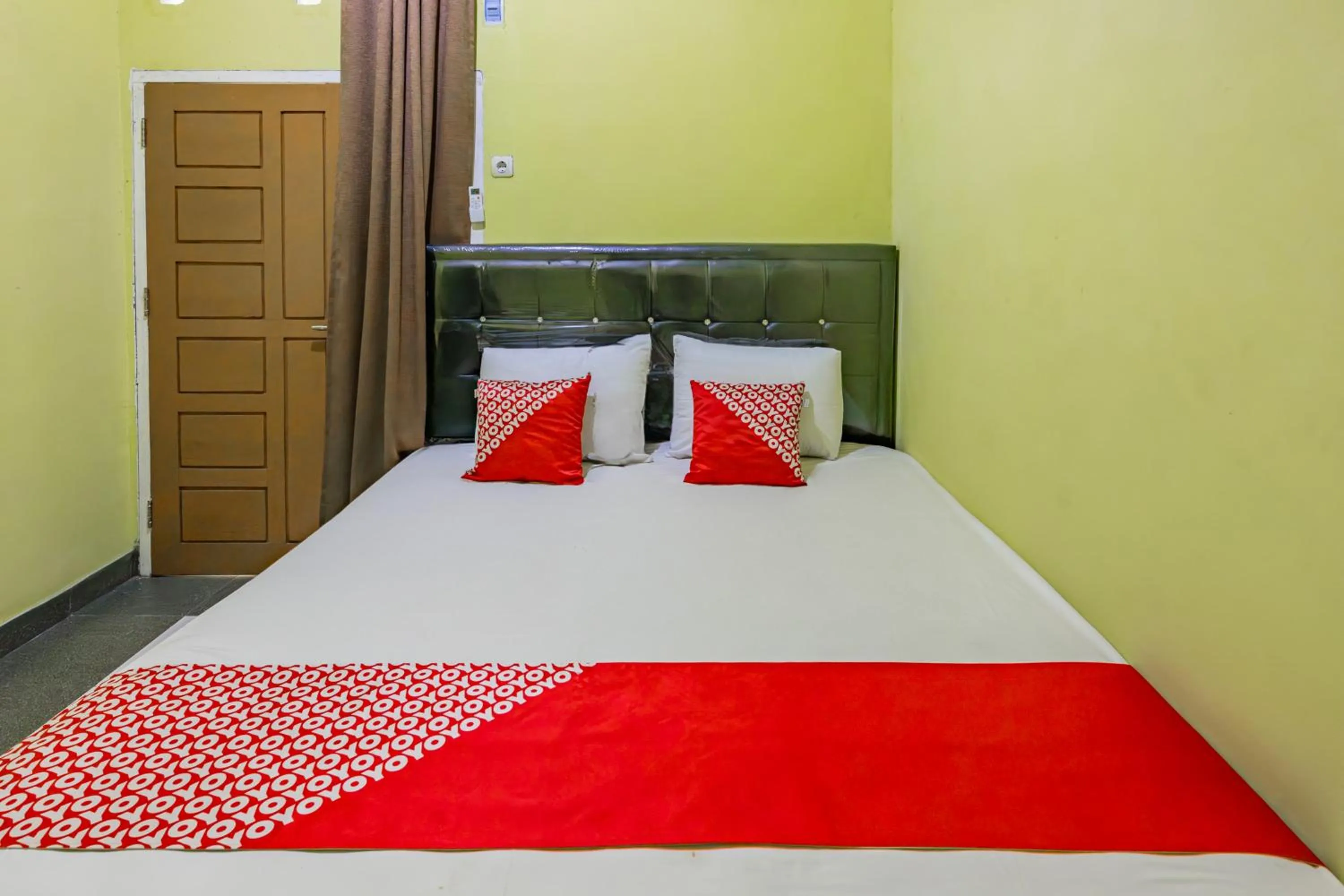 Bedroom, Bed in Hotel O Guest House Gembul Syariah
