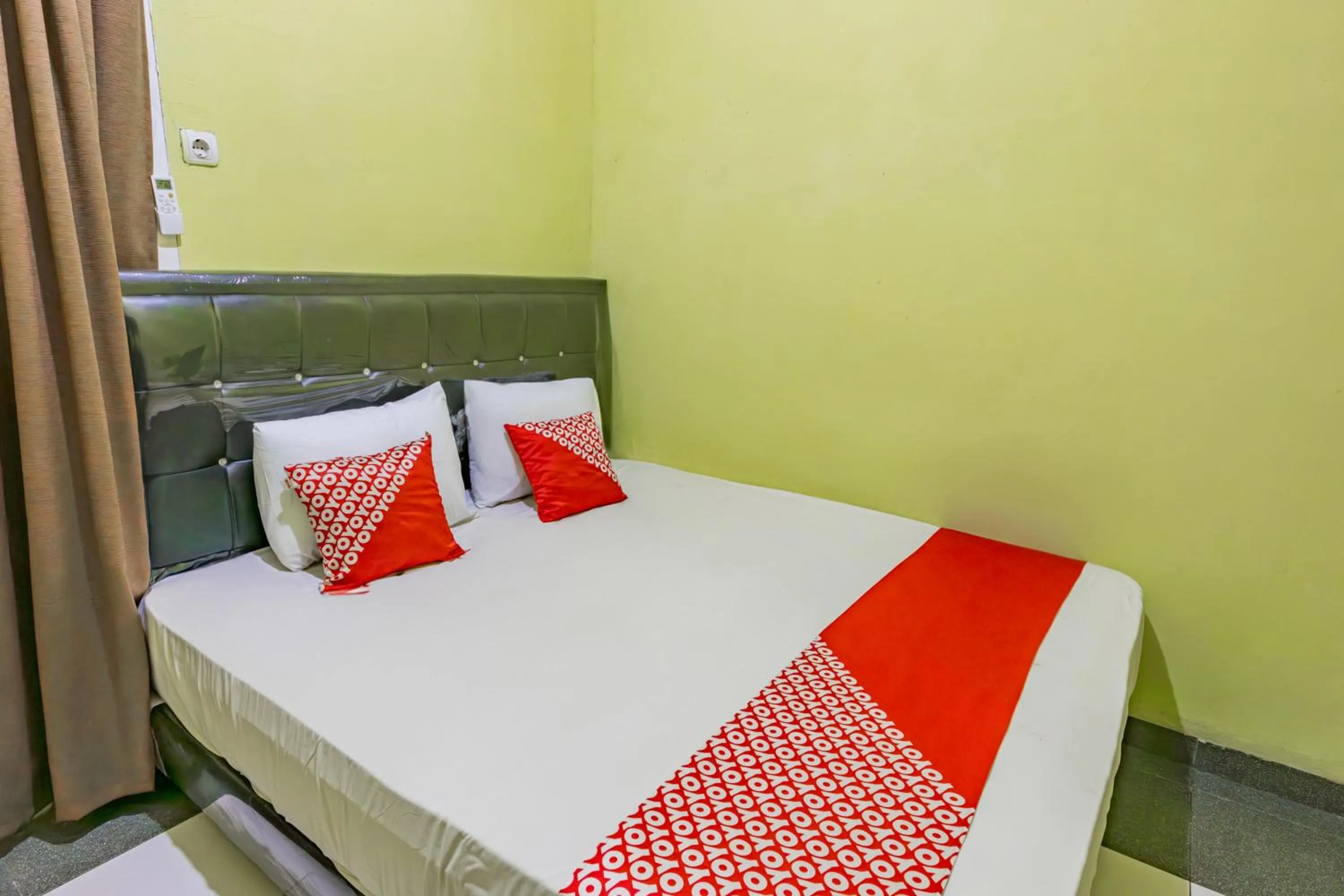 Bedroom, Bed in Hotel O Guest House Gembul Syariah