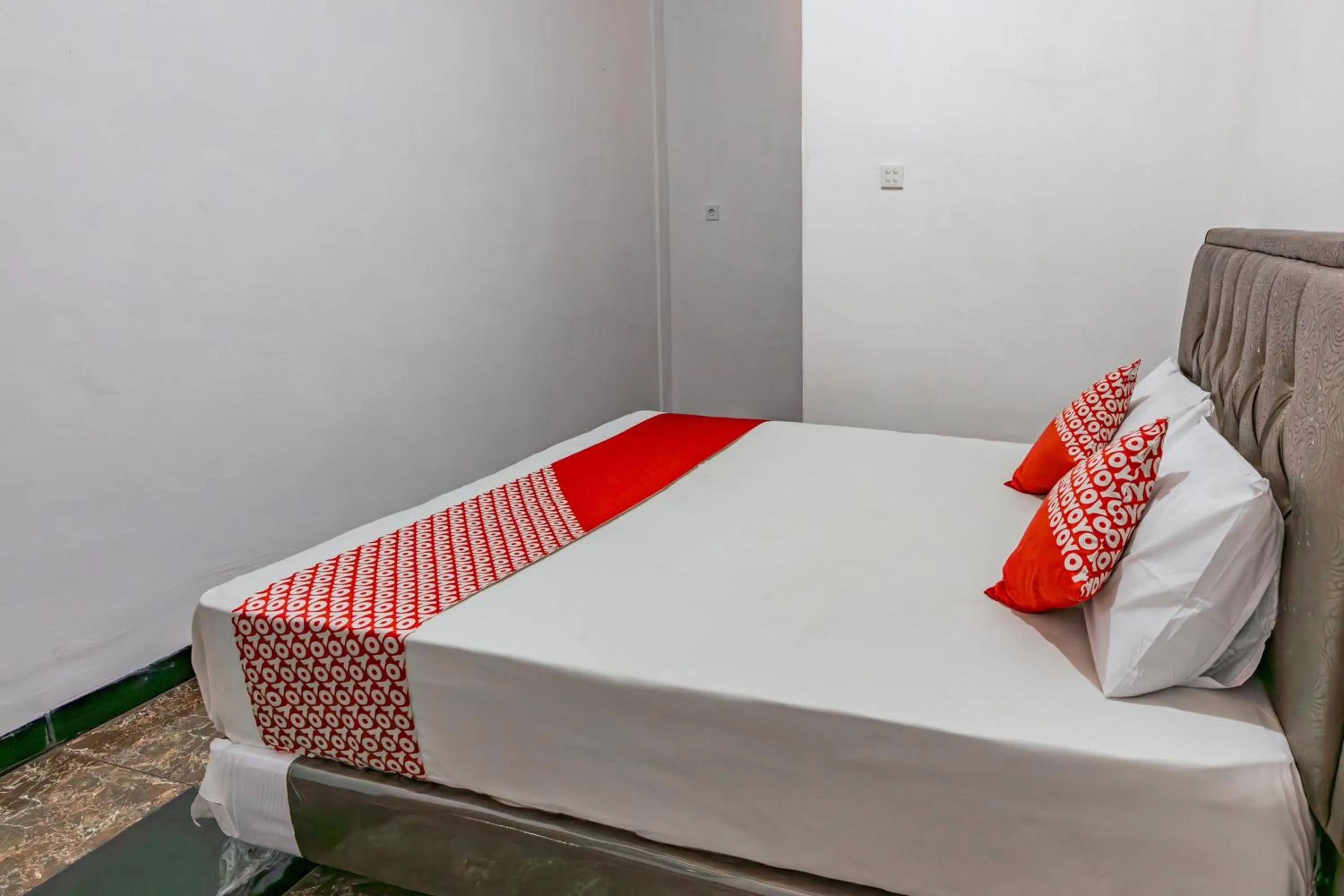 Bedroom, Bed in Hotel O Guest House Gembul Syariah