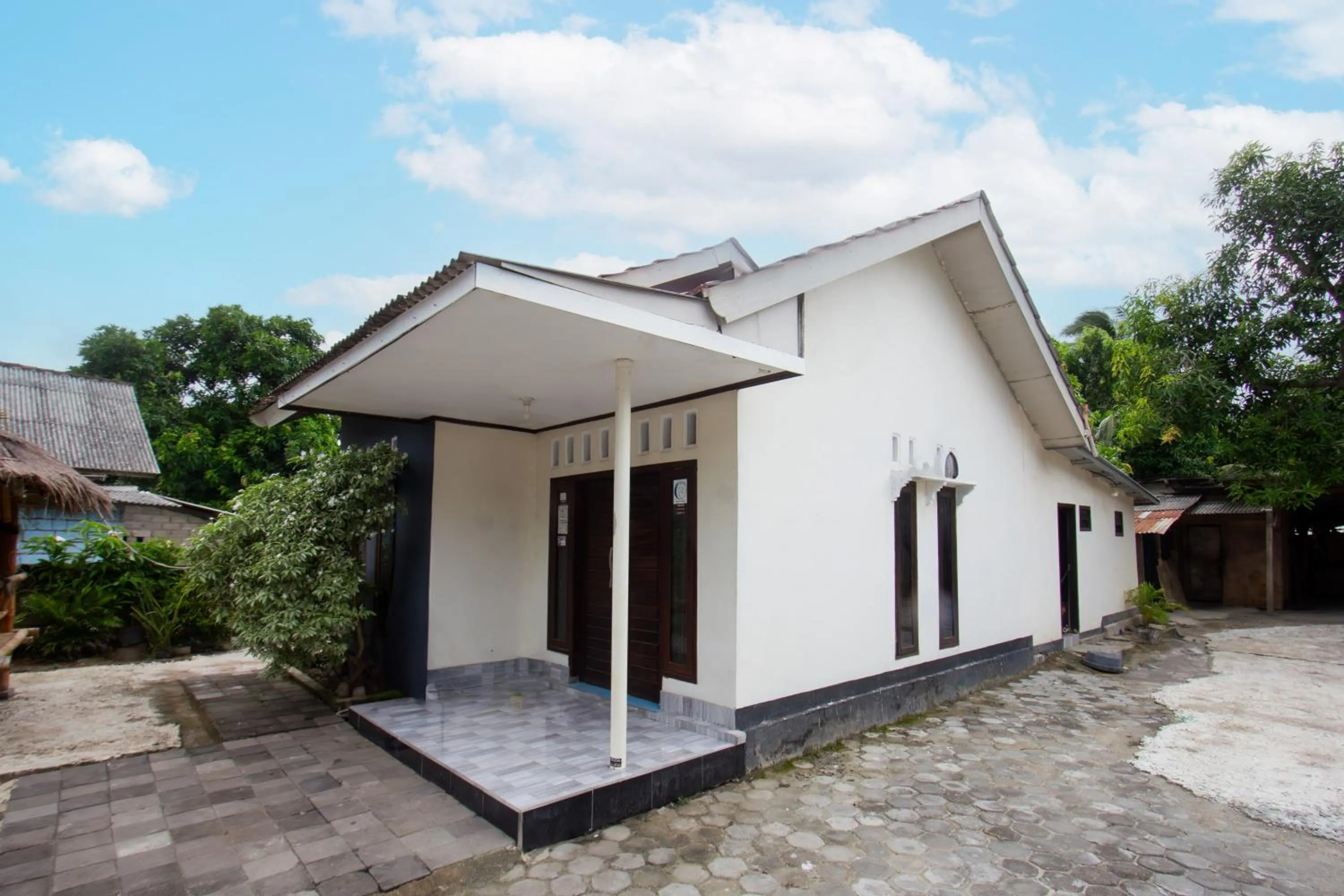 Facade/entrance in SPOT ON 93724 Songgong Homestay
