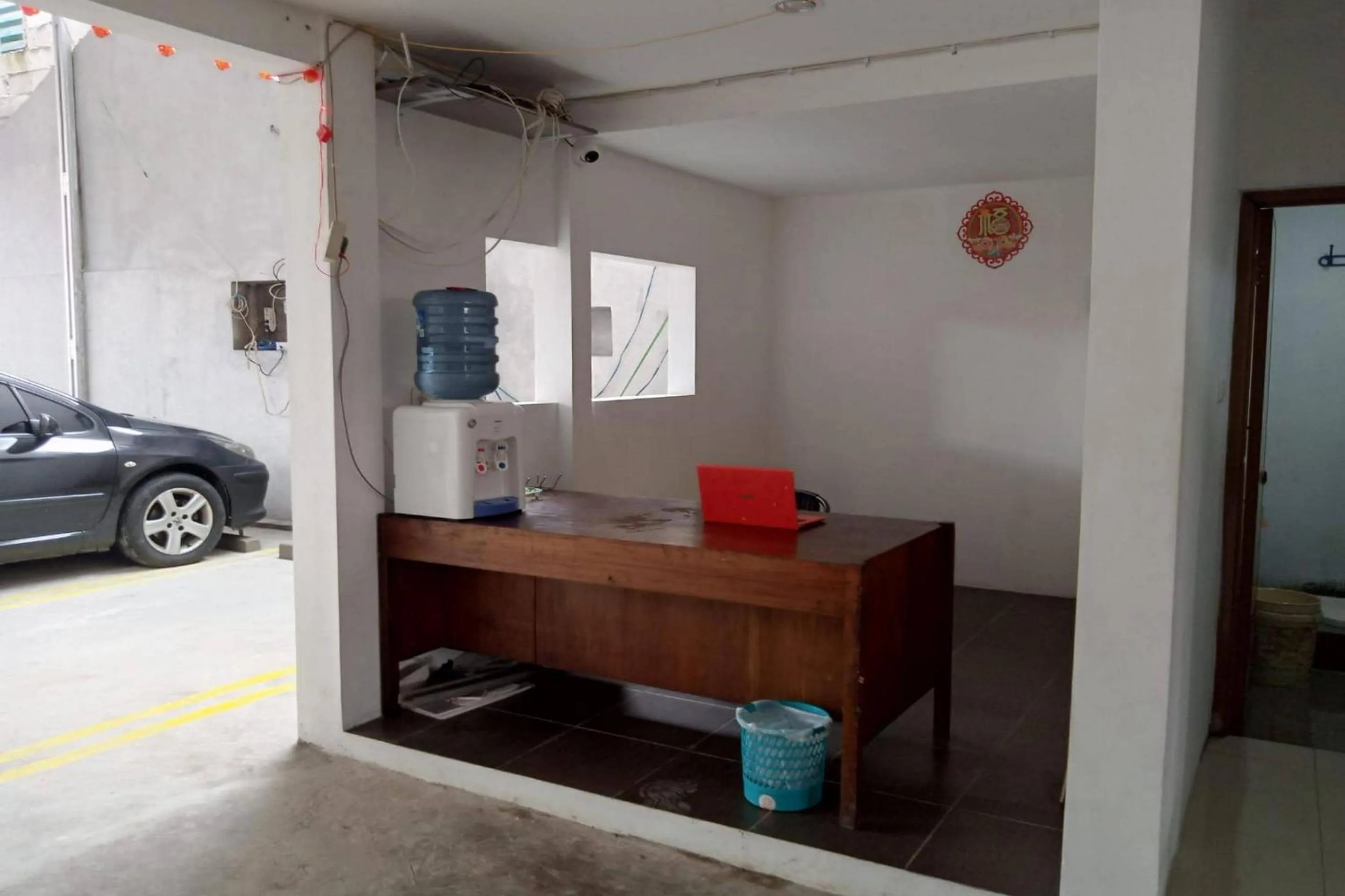 Lobby or reception in Capital O 93728 Guest House Cemara