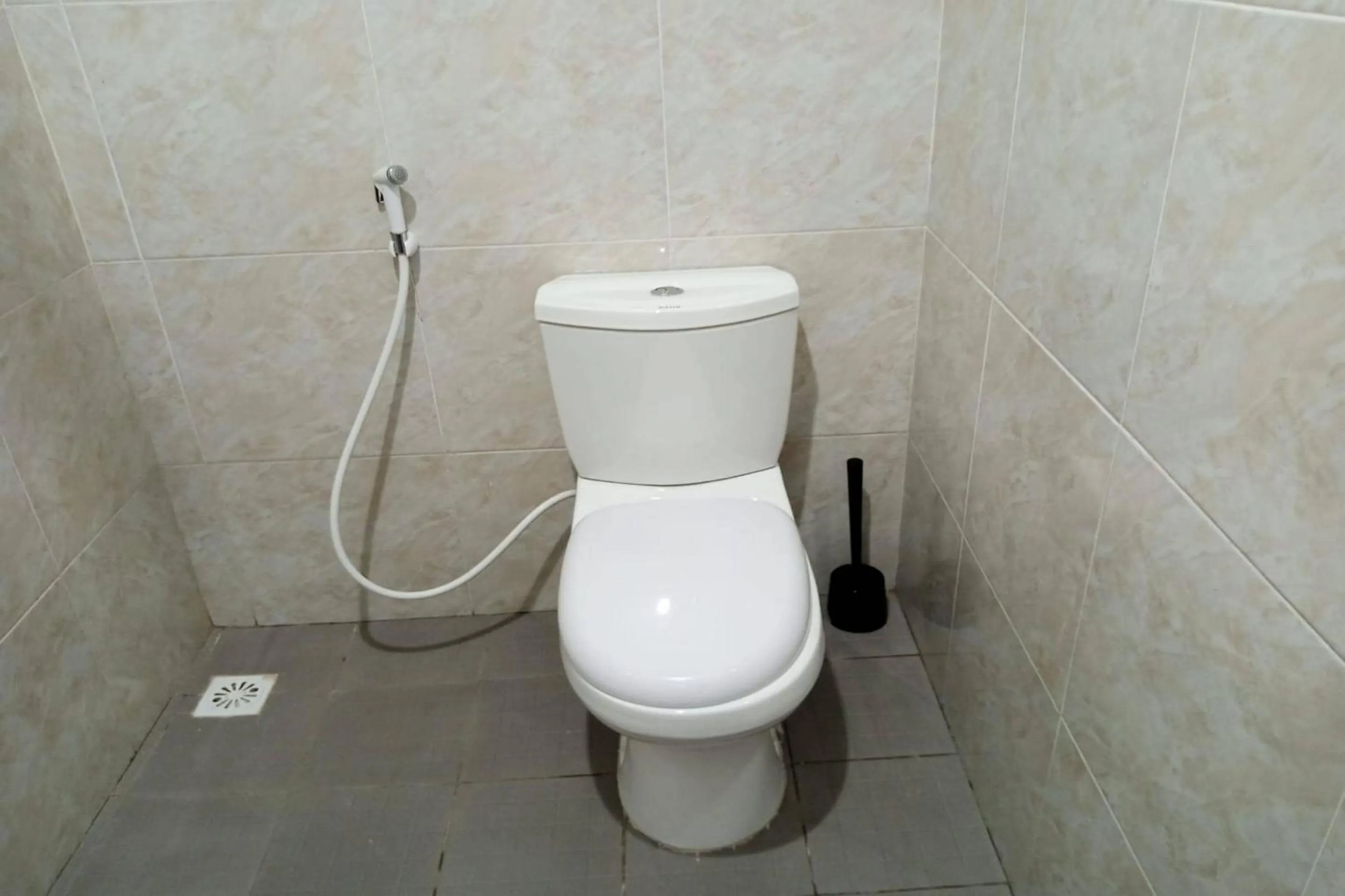 Bathroom in Capital O 93728 Guest House Cemara