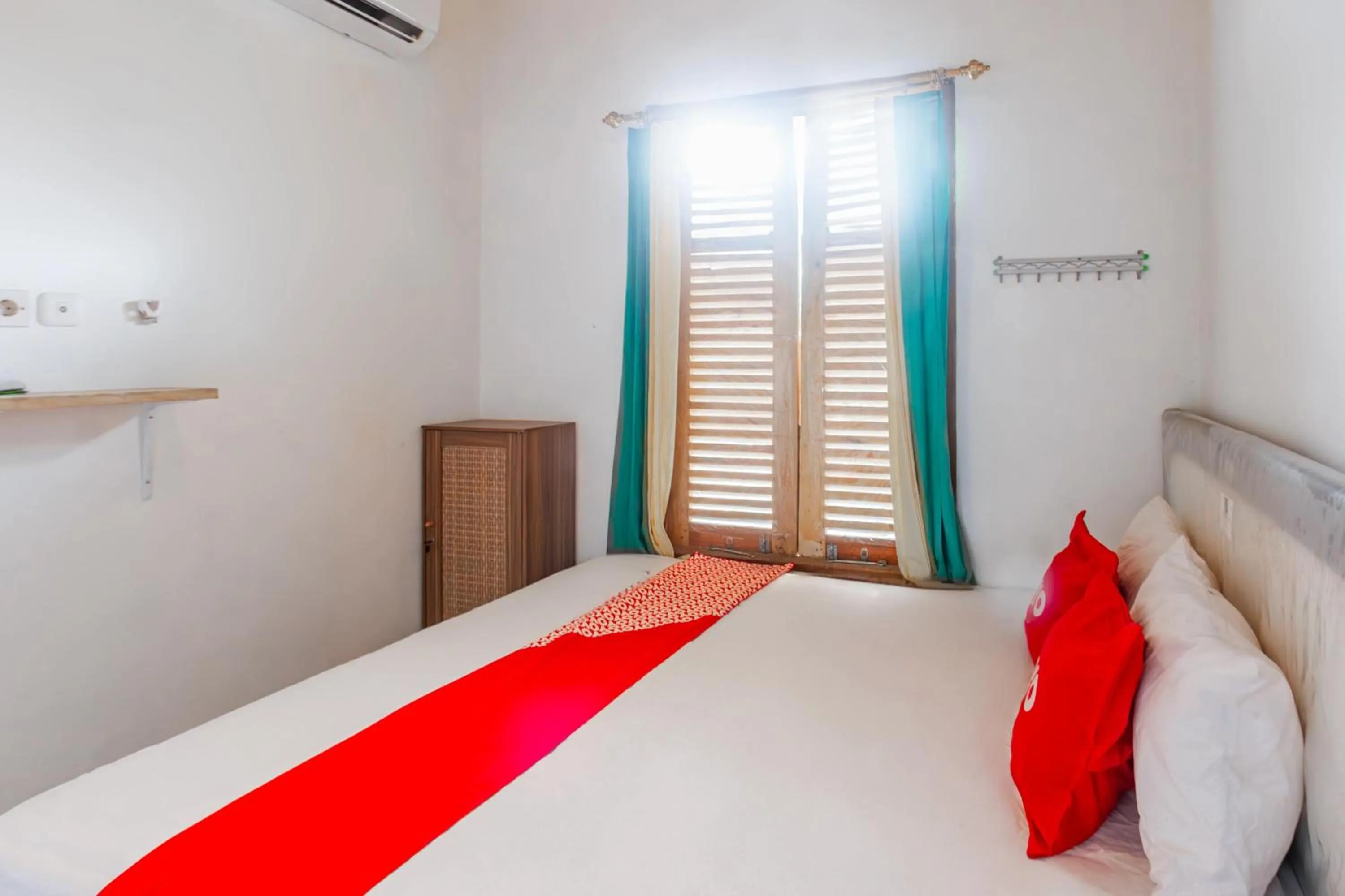 Bedroom in OYO 93729 Radesa Family Homestay