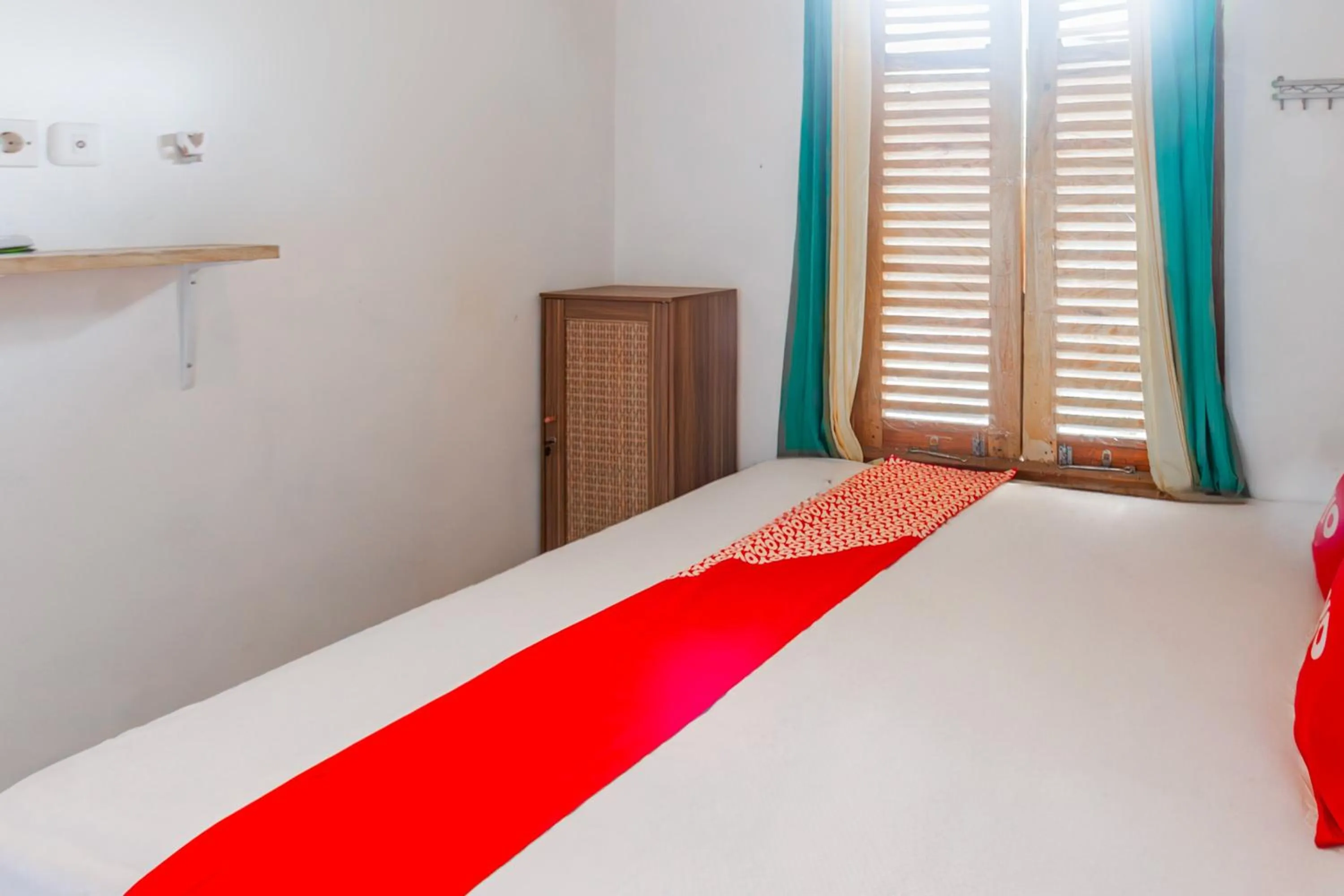 Bedroom in OYO 93729 Radesa Family Homestay