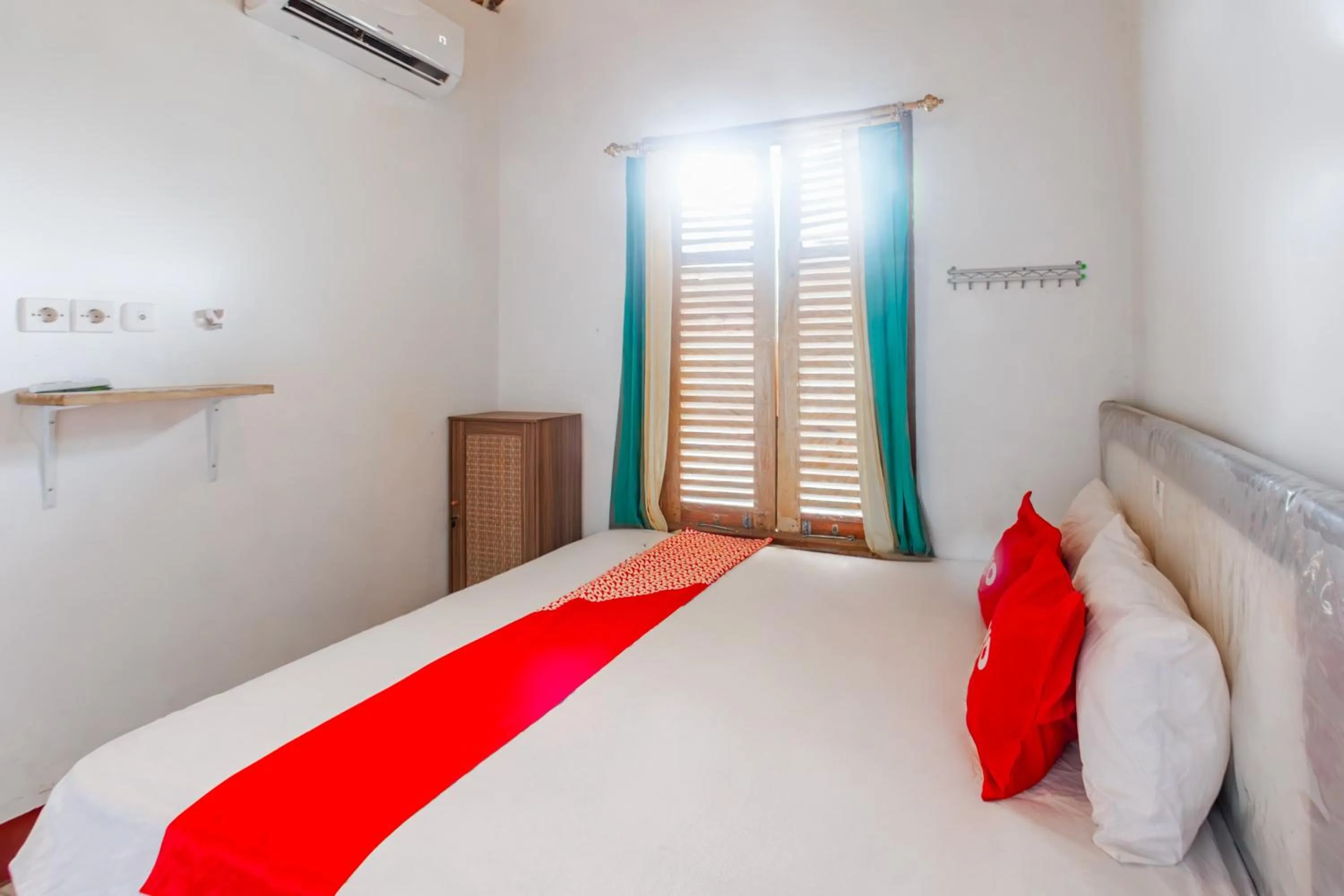 Bedroom in OYO 93729 Radesa Family Homestay