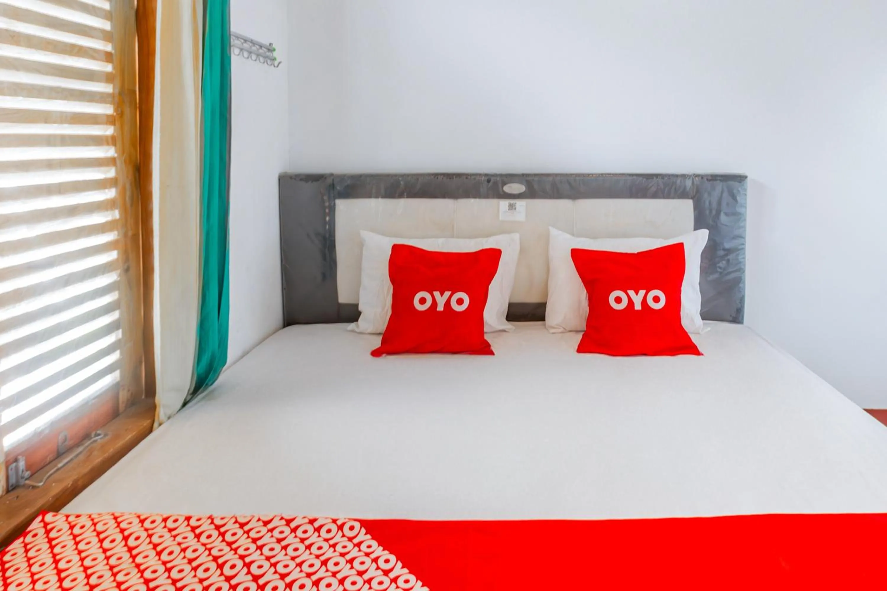 Bedroom in OYO 93729 Radesa Family Homestay