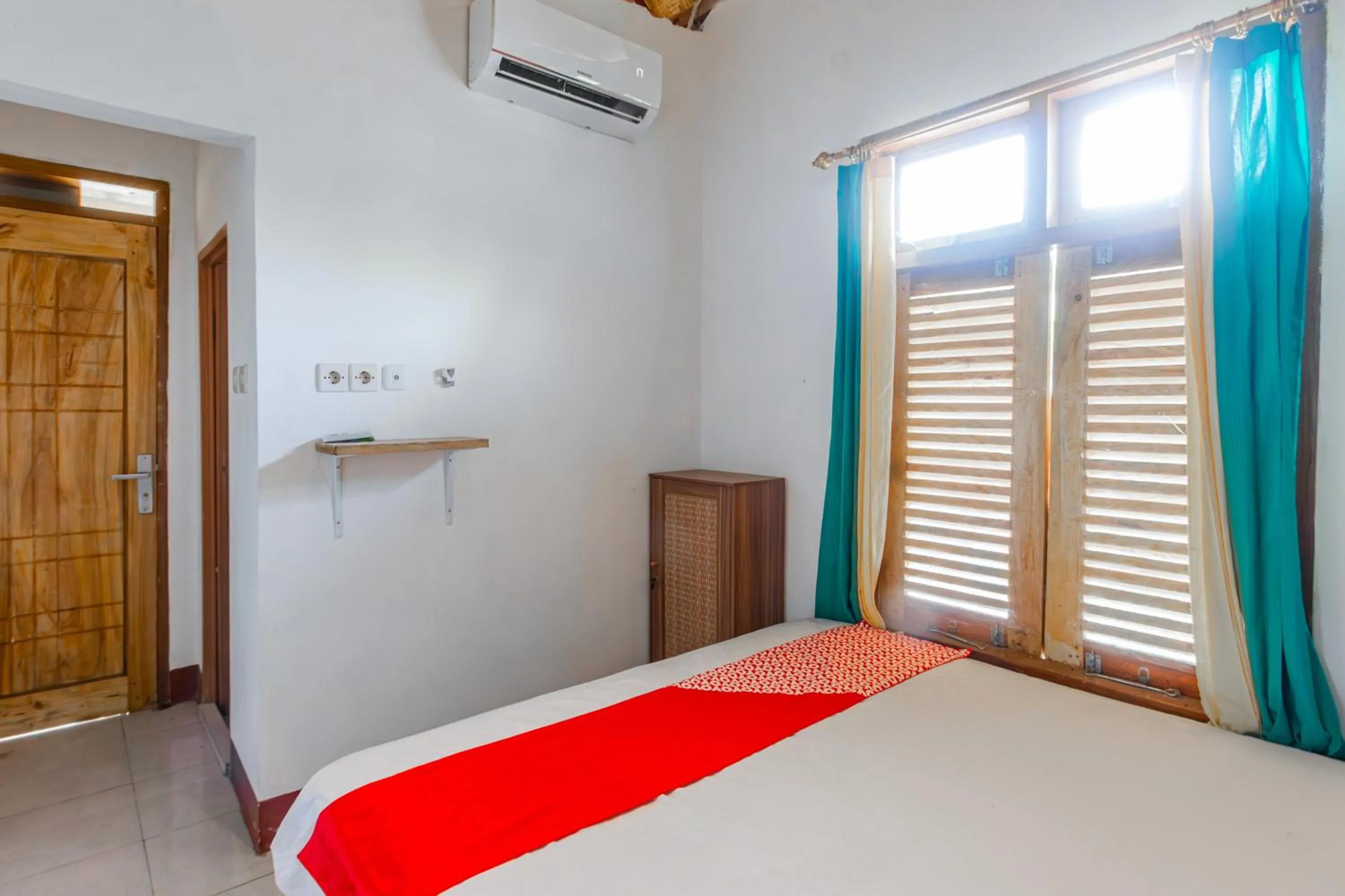 Bedroom in OYO 93729 Radesa Family Homestay