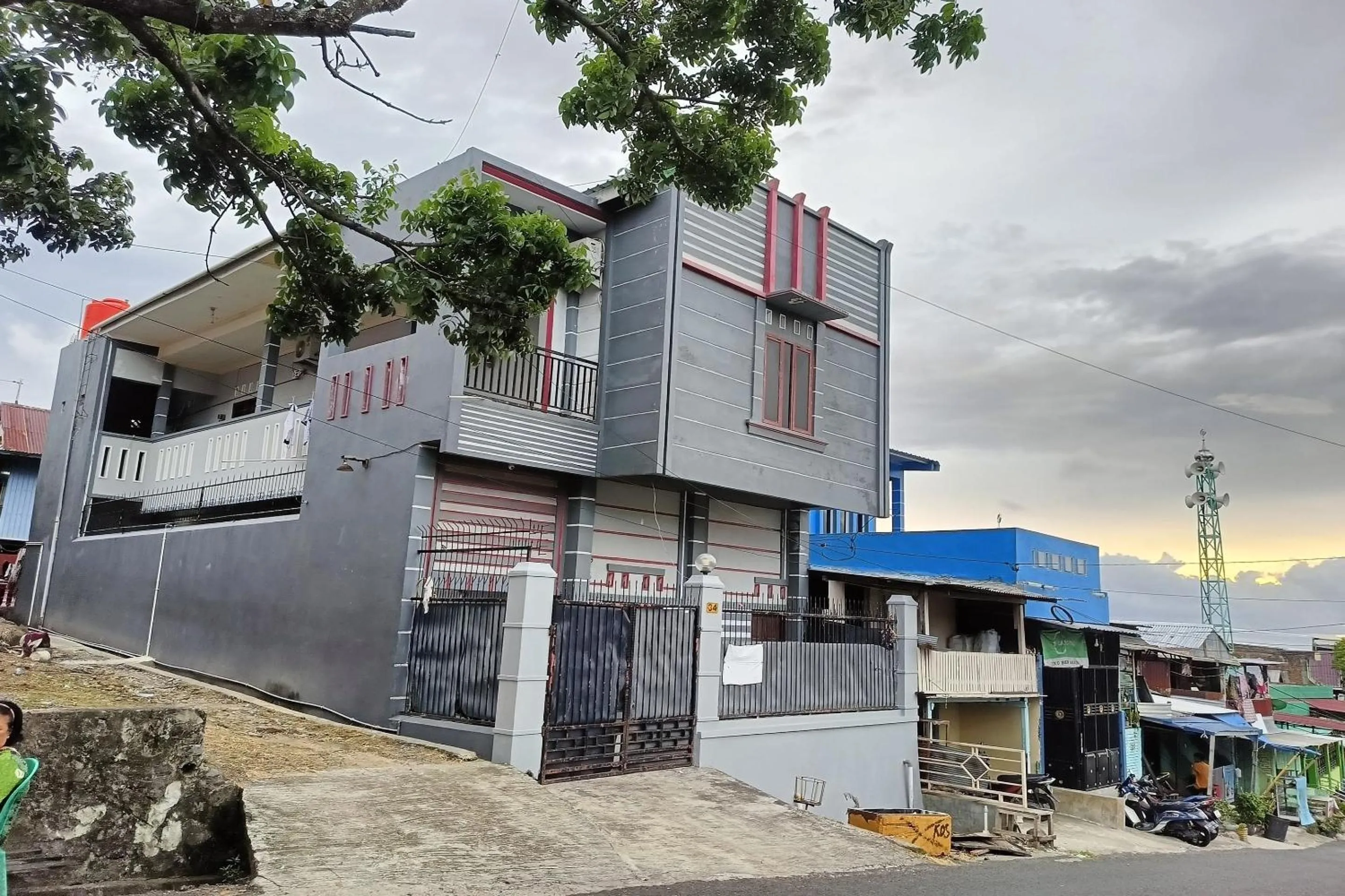 Facade/entrance in Hotel O Amas Syariah
