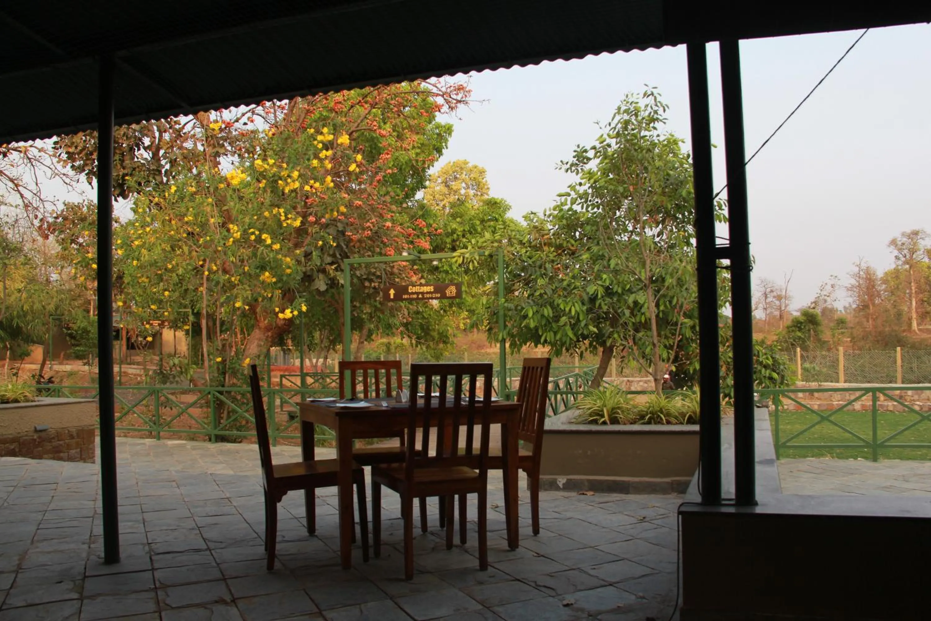 Restaurant/places to eat in Tathastu Bandhavgarh