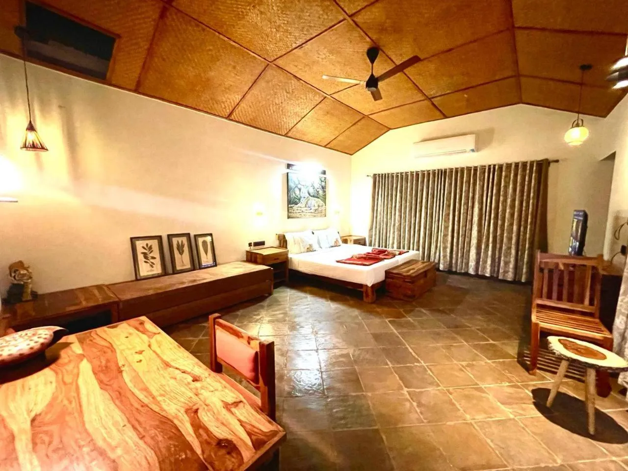 Bedroom, Bed in Tathastu Bandhavgarh