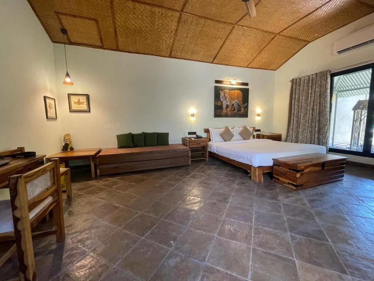 Bed in Tathastu Bandhavgarh